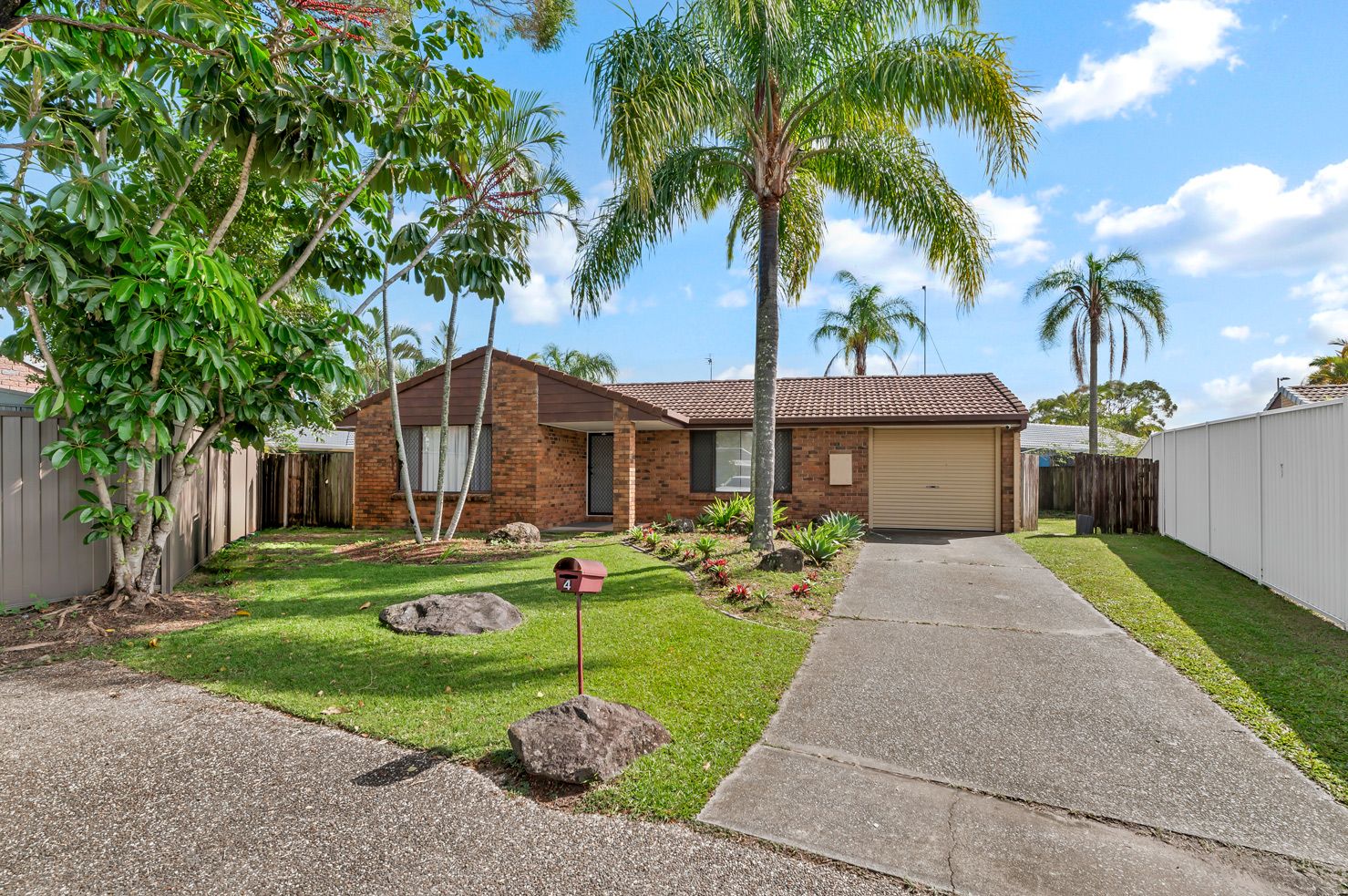 4 Gothorpe Place, Varsity Lakes, QLD 4227