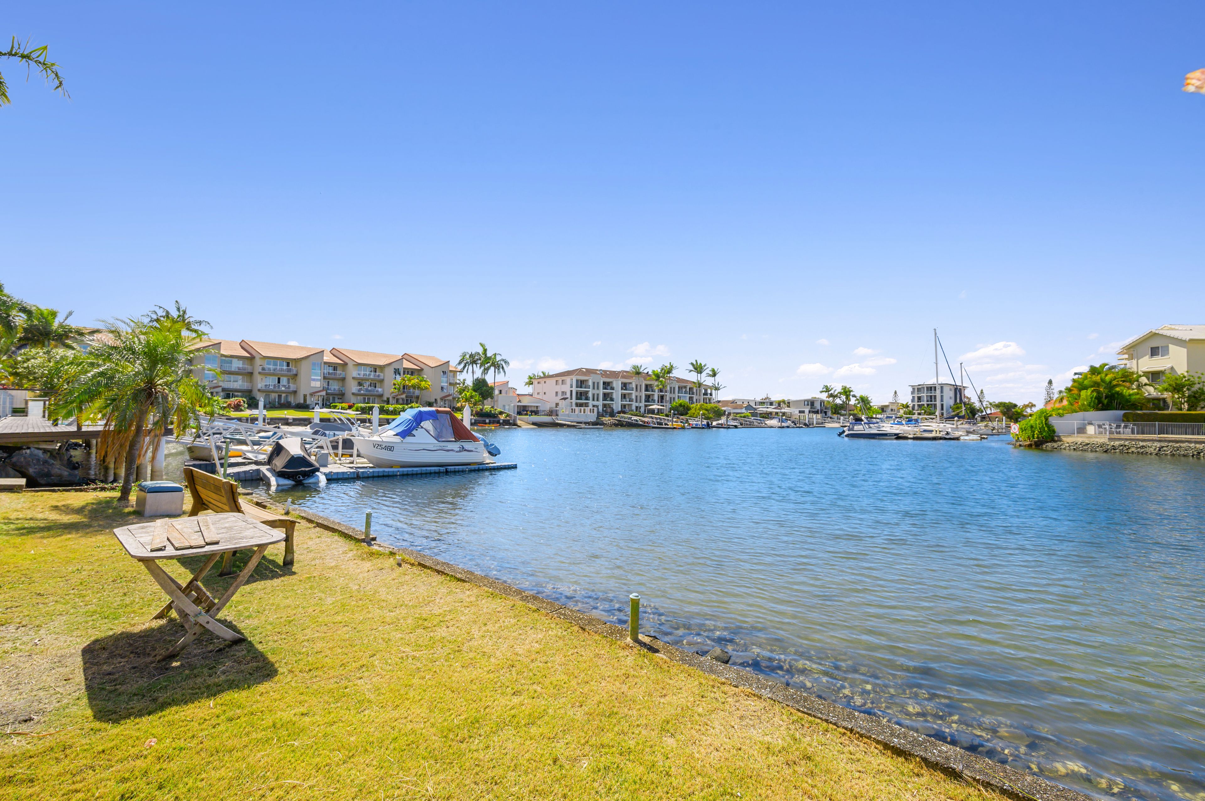 2/83 Bayview Street, Runaway Bay, QLD 4216