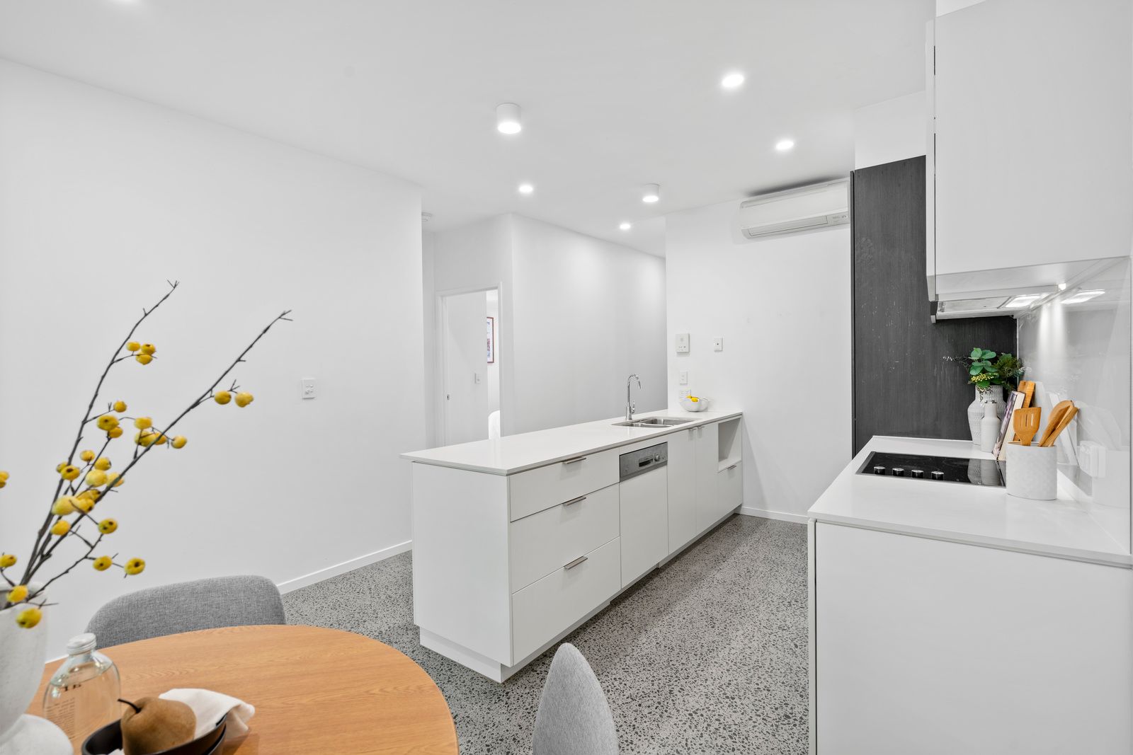 204/27 Ekibin Road — photo 8 of 20