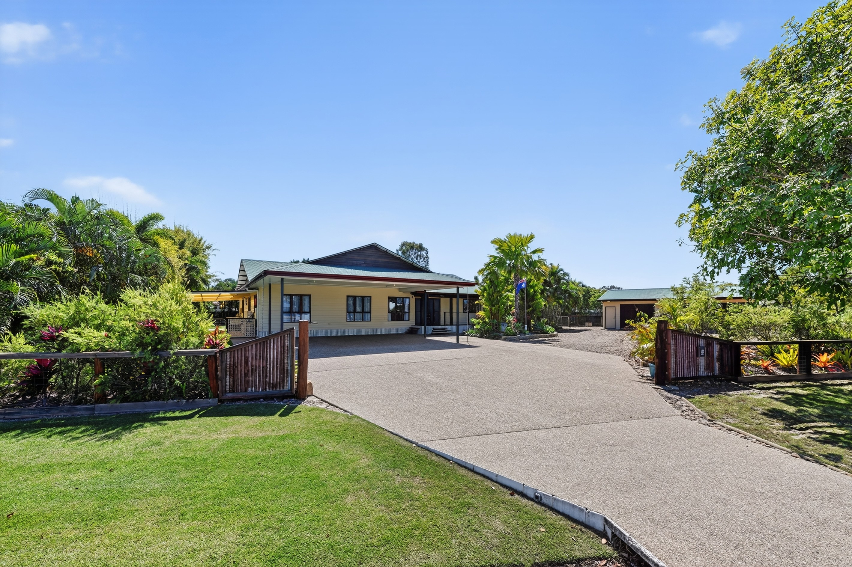 14 Shoalmarra Drive, Mount Low, QLD 4818