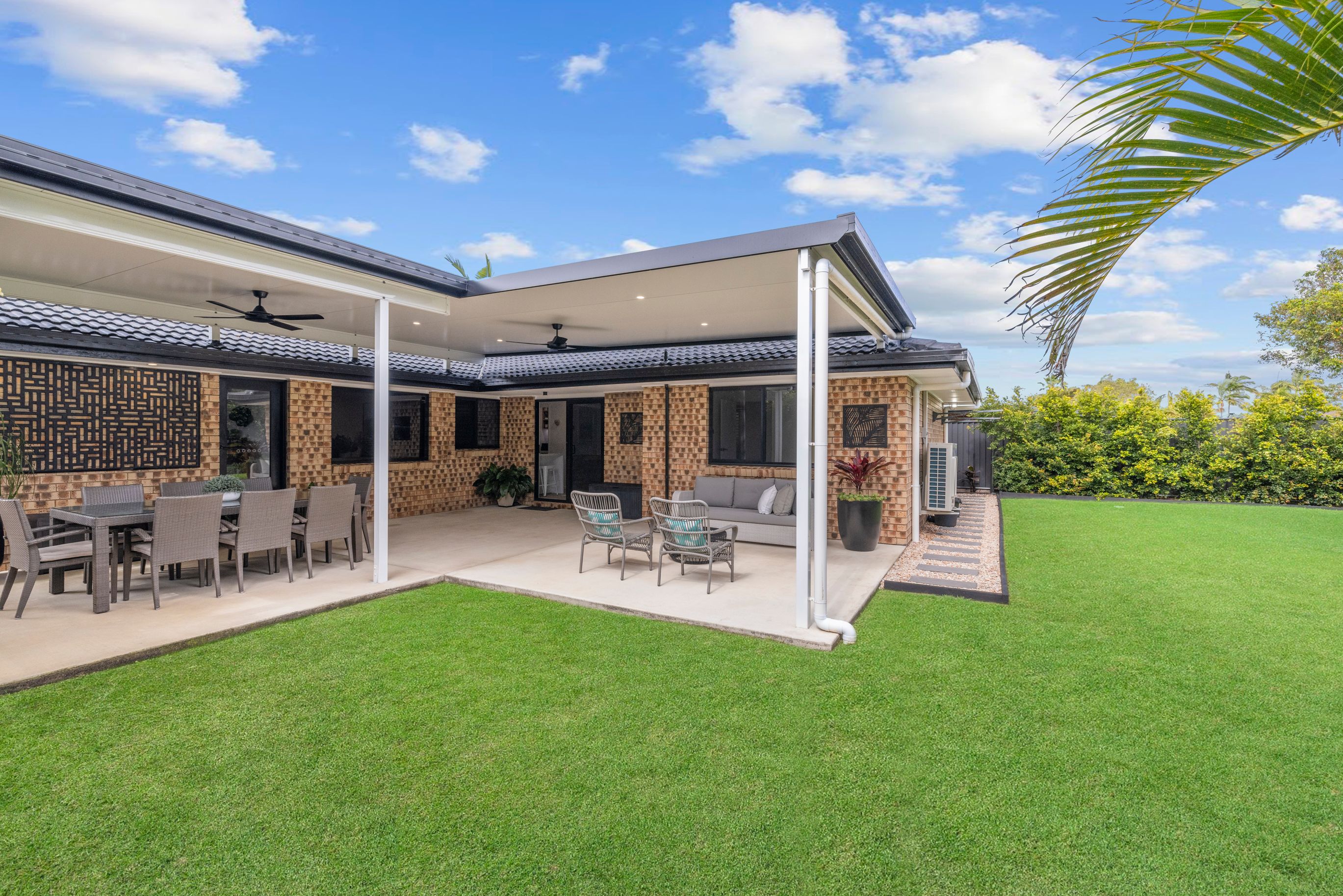 27 Ilaroo Crescent, Warana QLD 4575