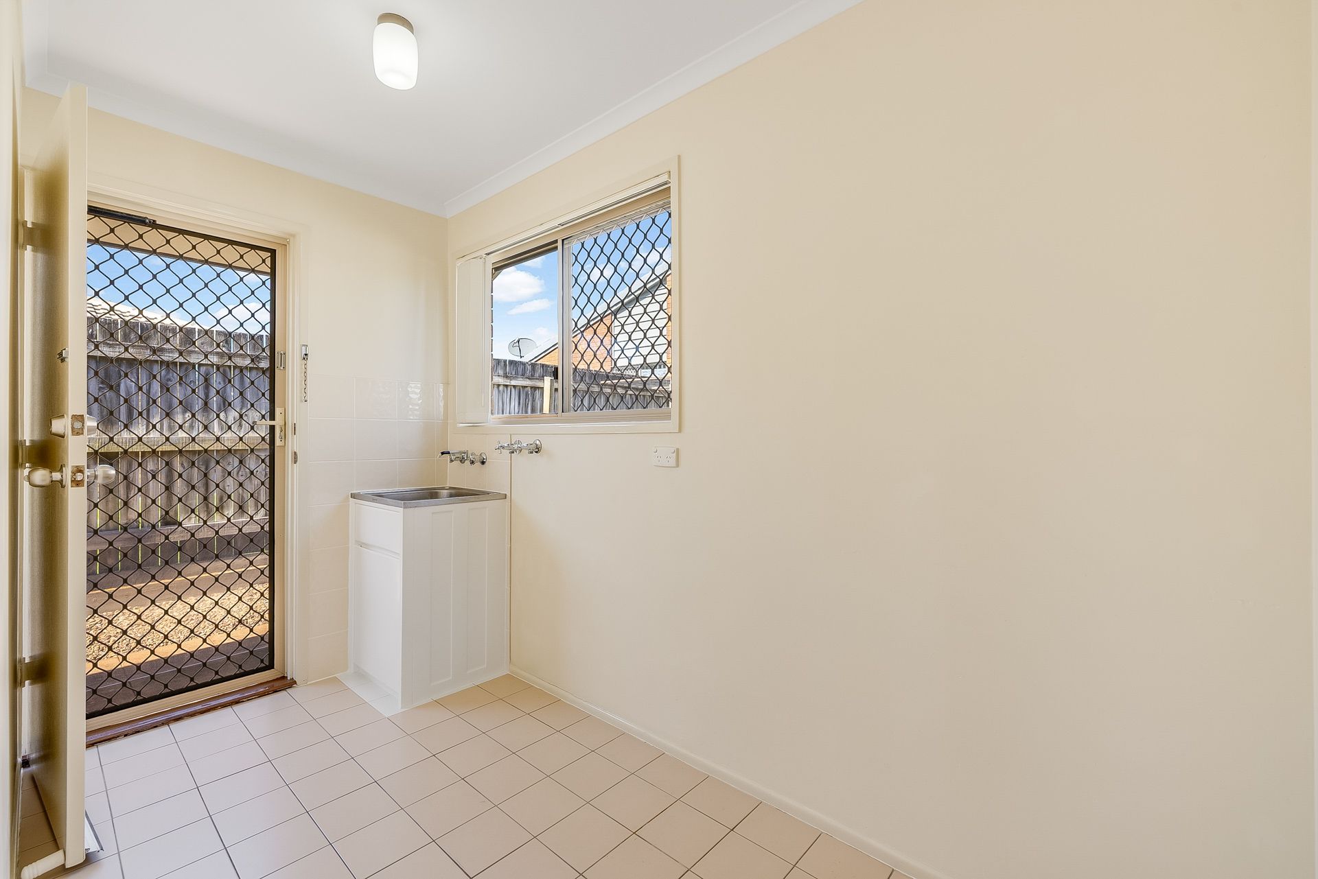 2/101 Goonawarra Drive — photo 15 of 17