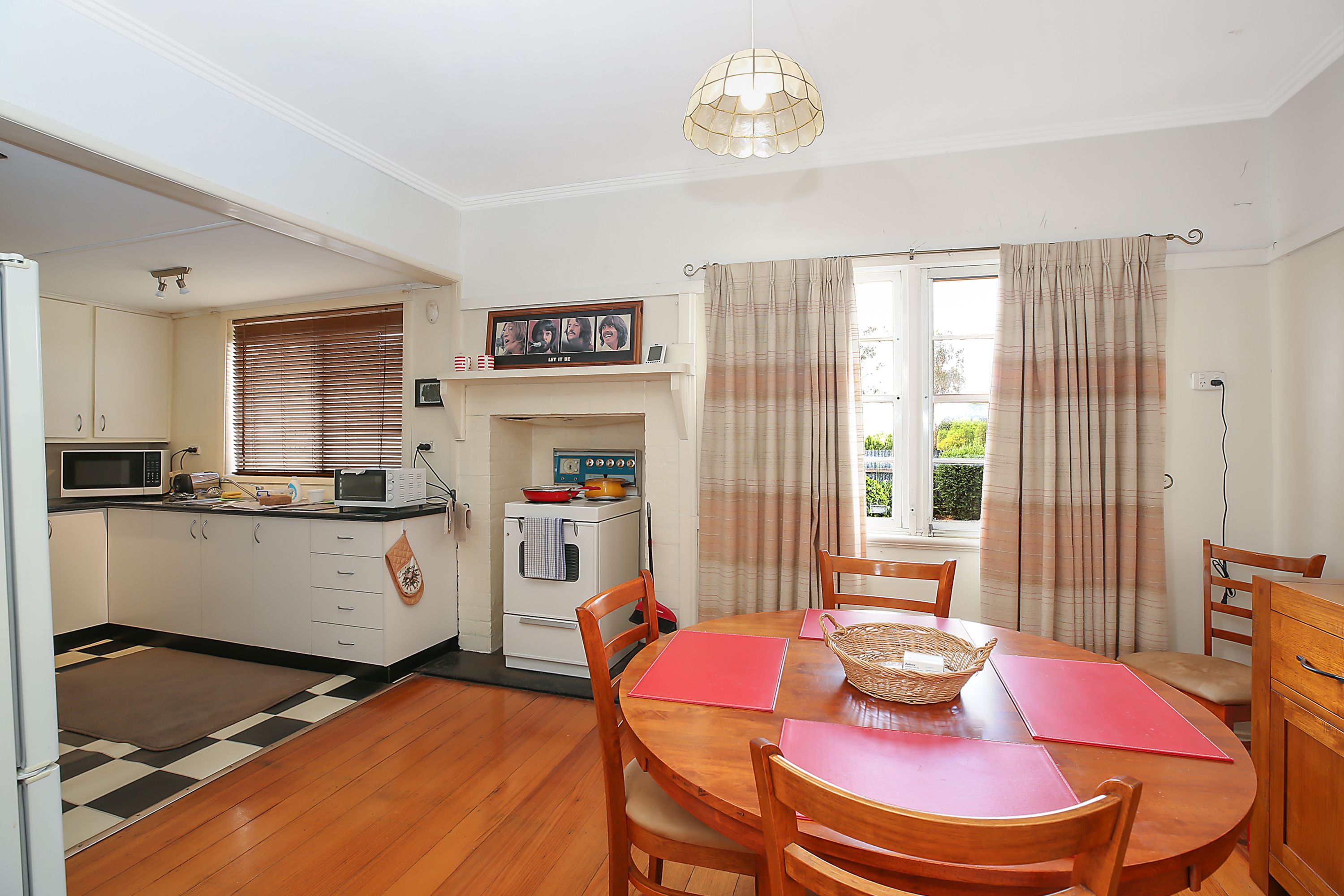 13 Robertson Street, Derrinallum VIC 3325