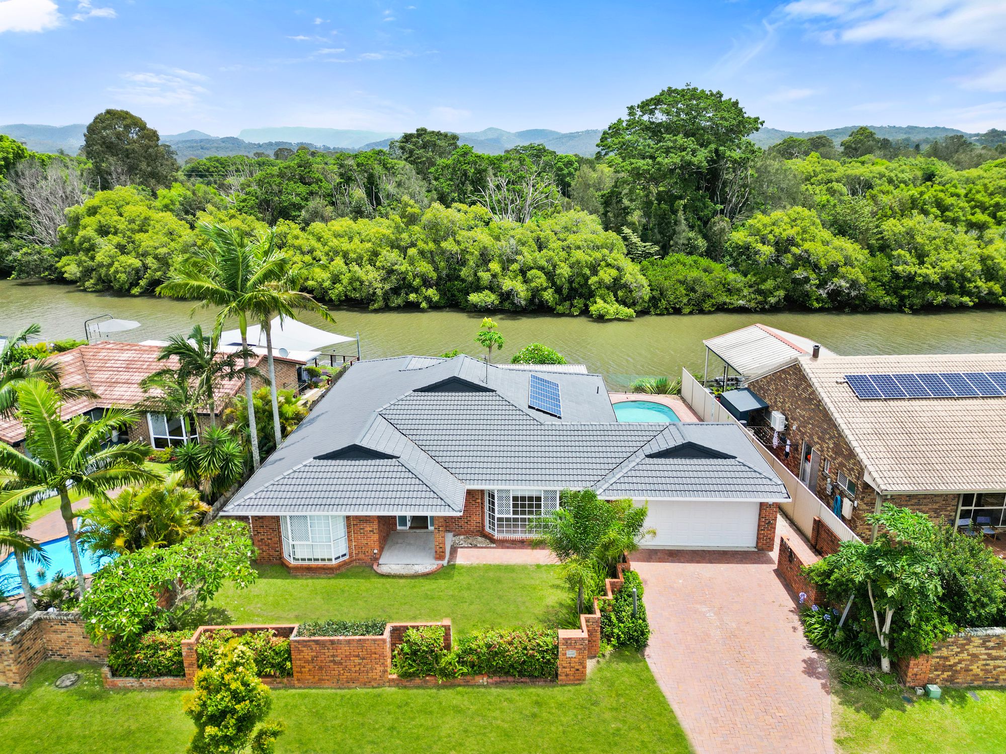 33 Cypress Drive, Broadbeach Waters, QLD 4218
