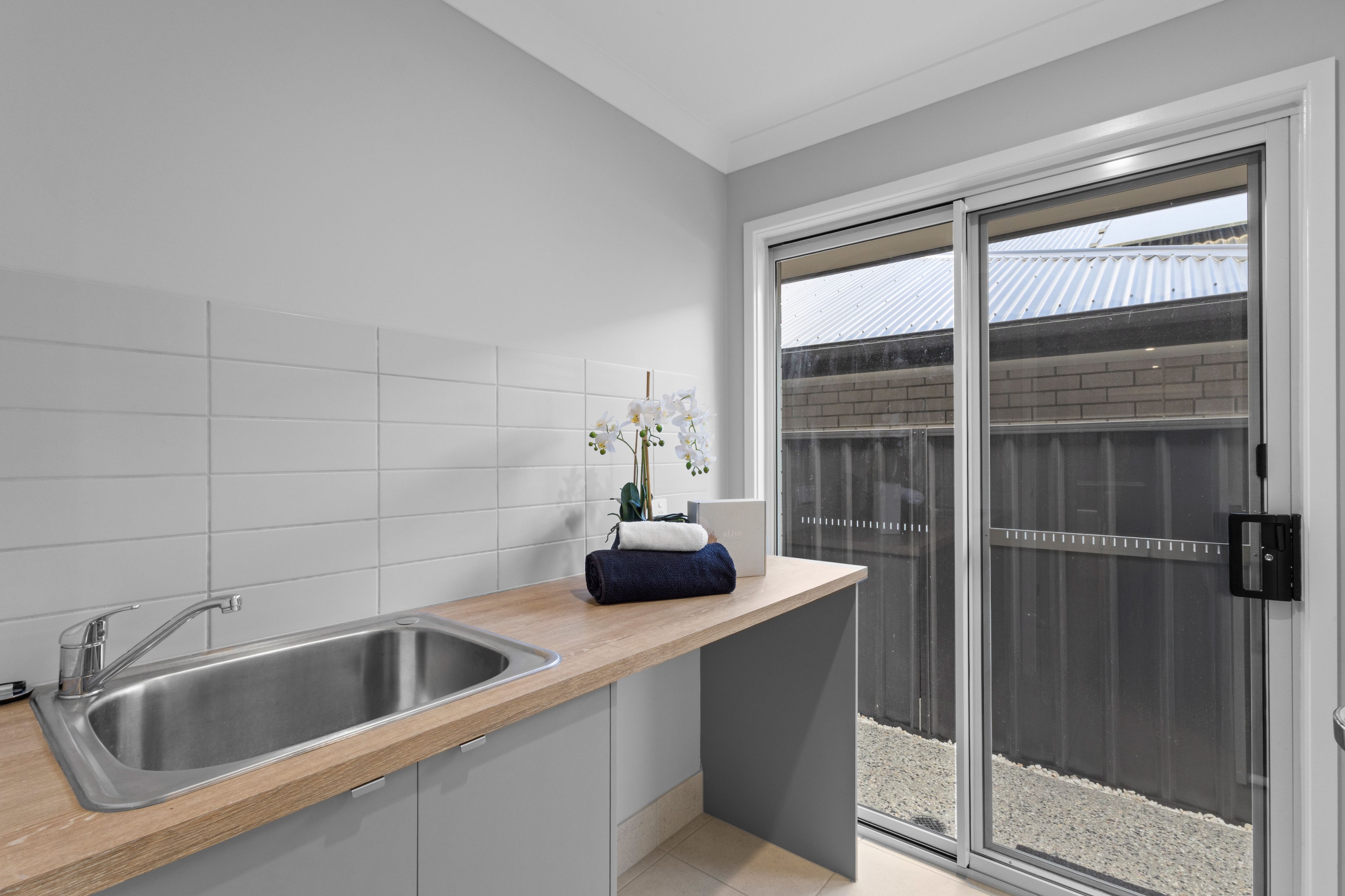 81 Carnarvon Drive — photo 13 of 18