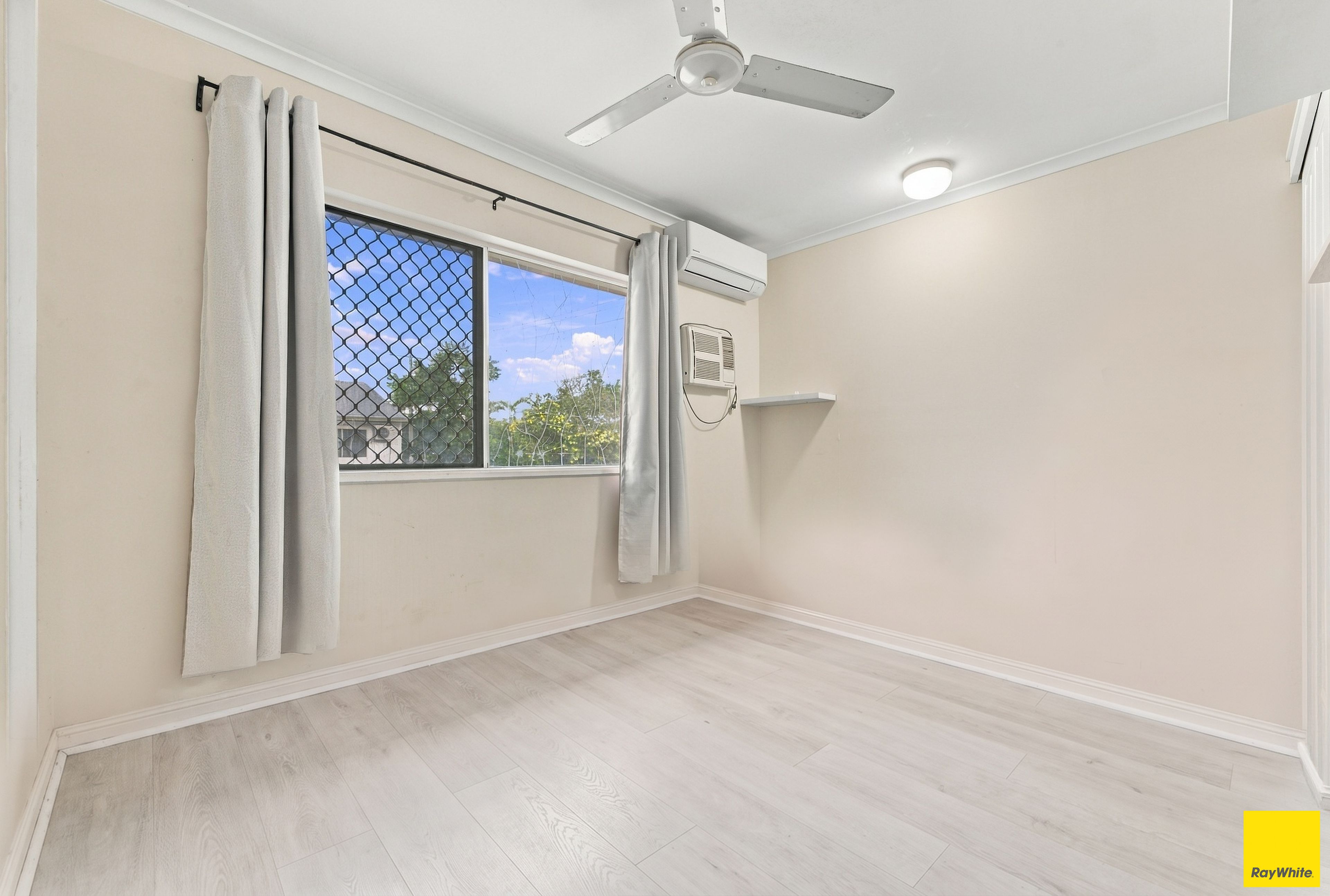 2/528 Varley Street — photo 5 of 13