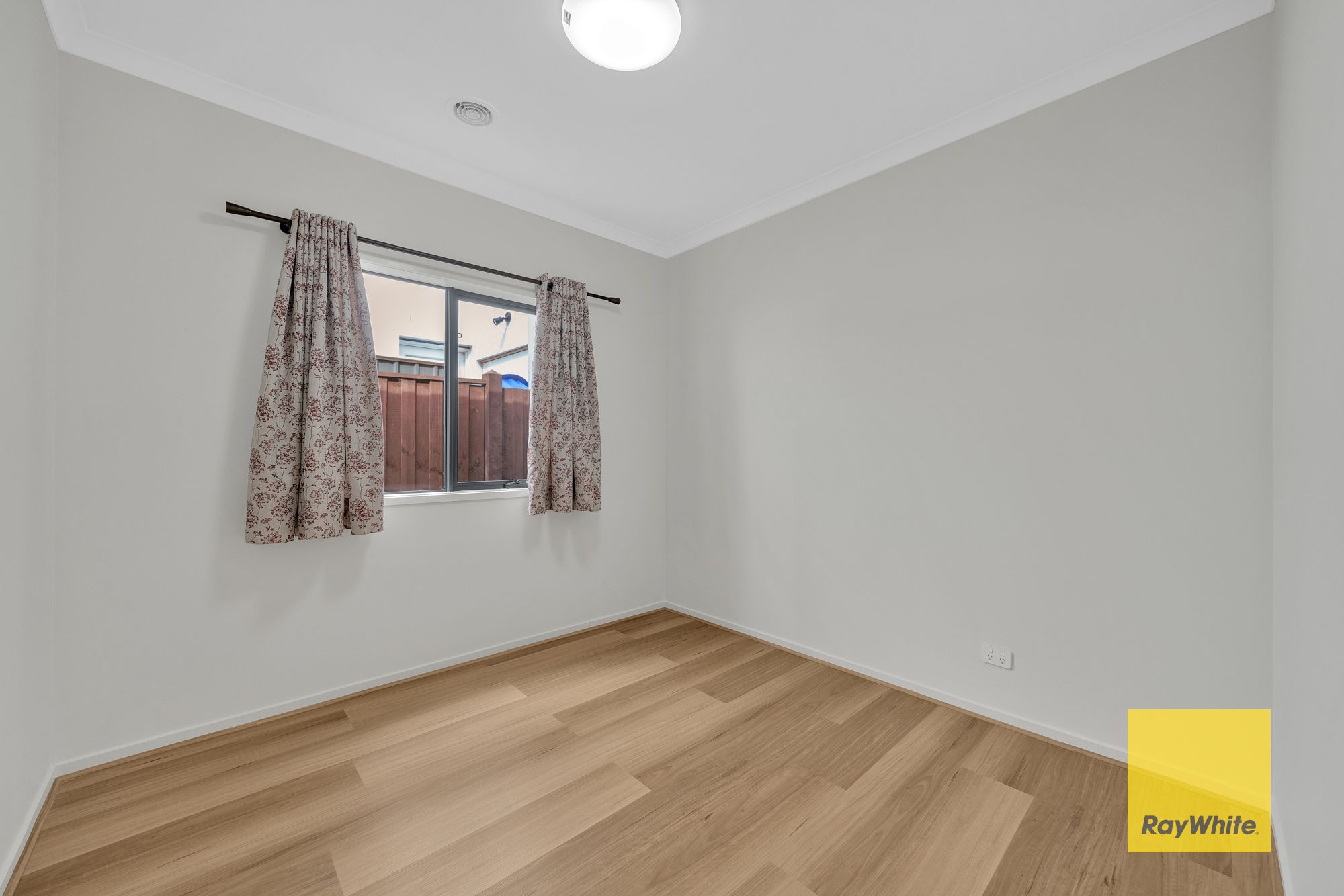 4 Picnic Street — photo 10 of 13