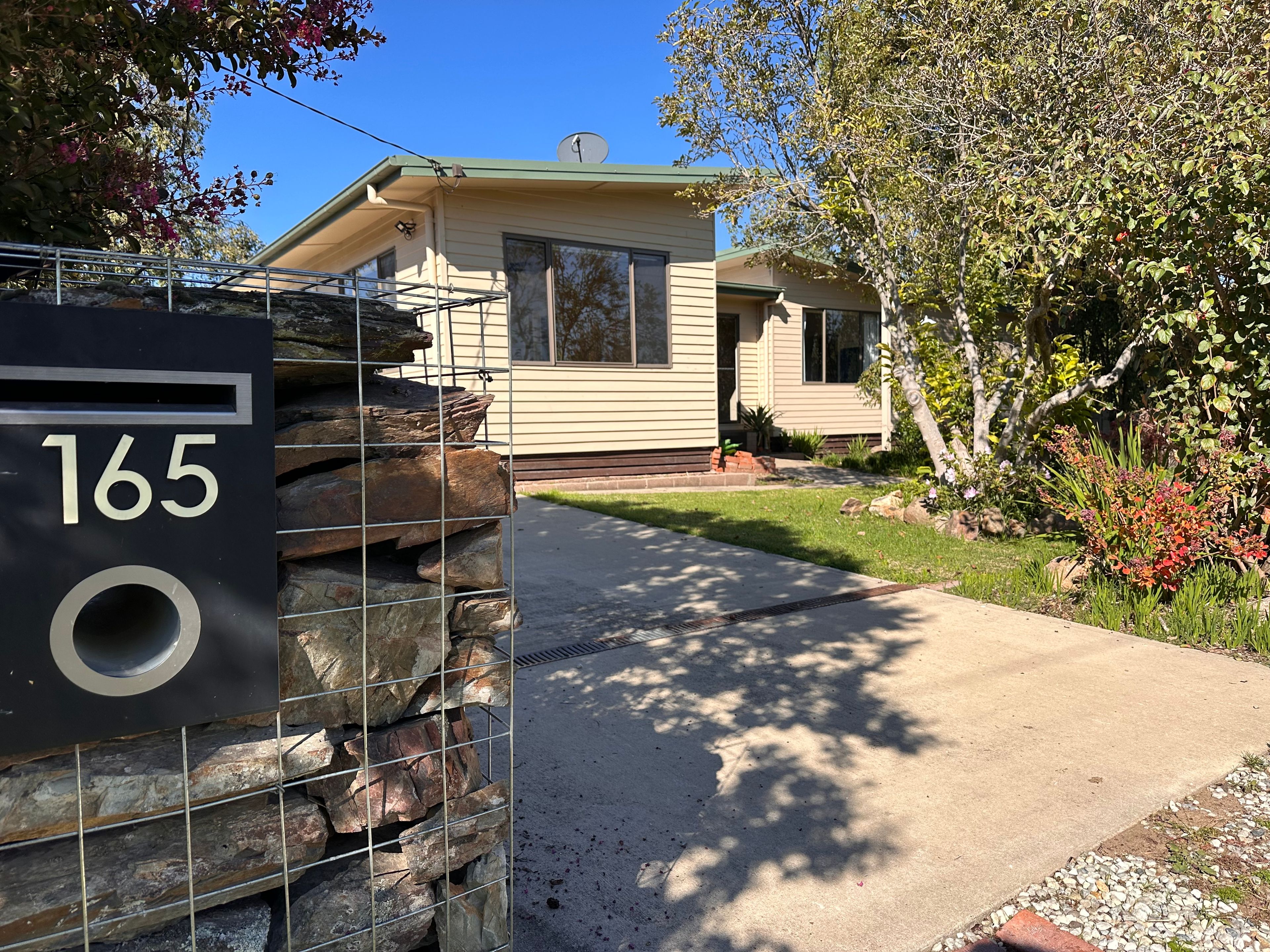 165 Harris Street — photo 3 of 19