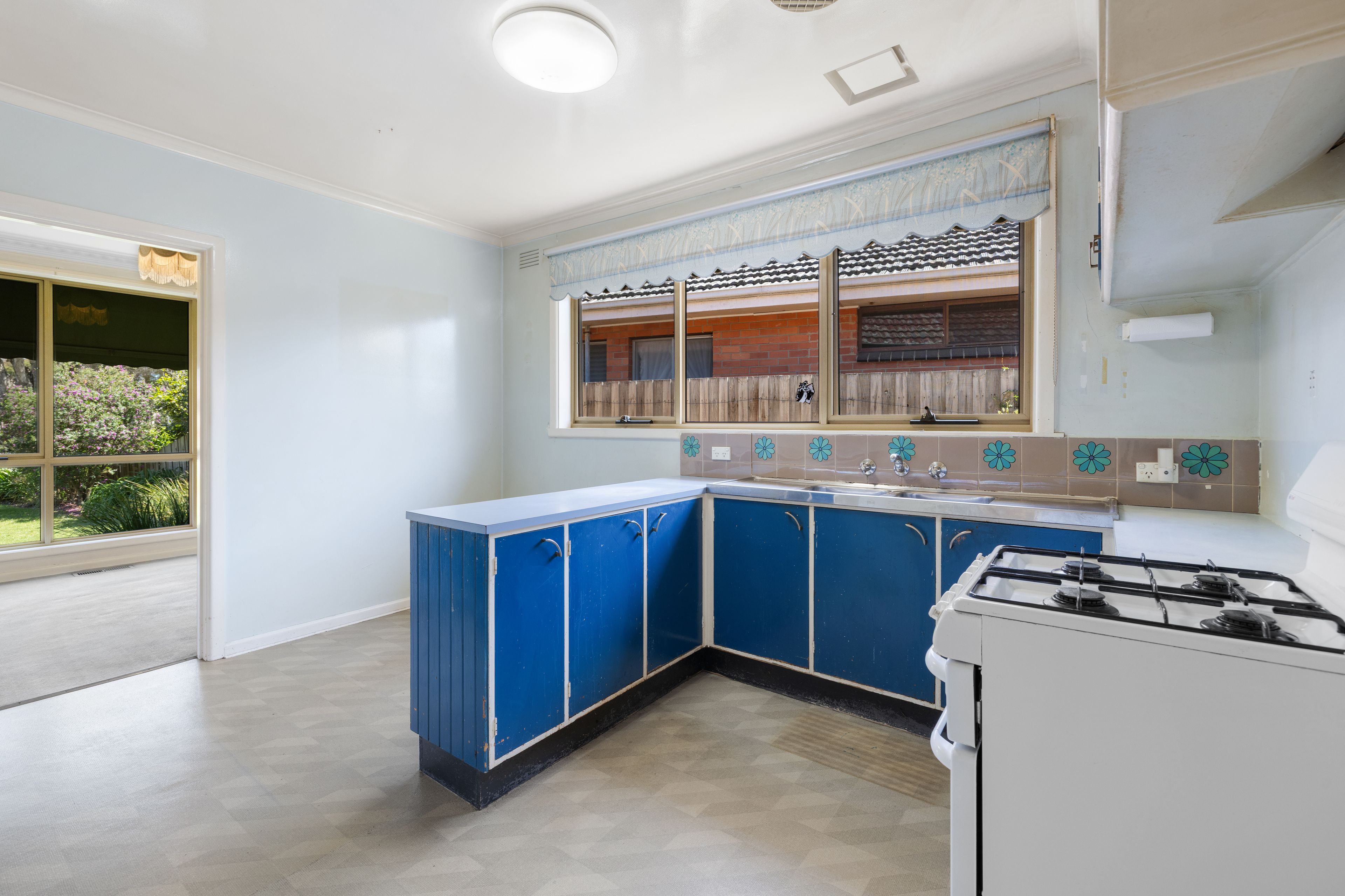 21 Freda Avenue — photo 5 of 17
