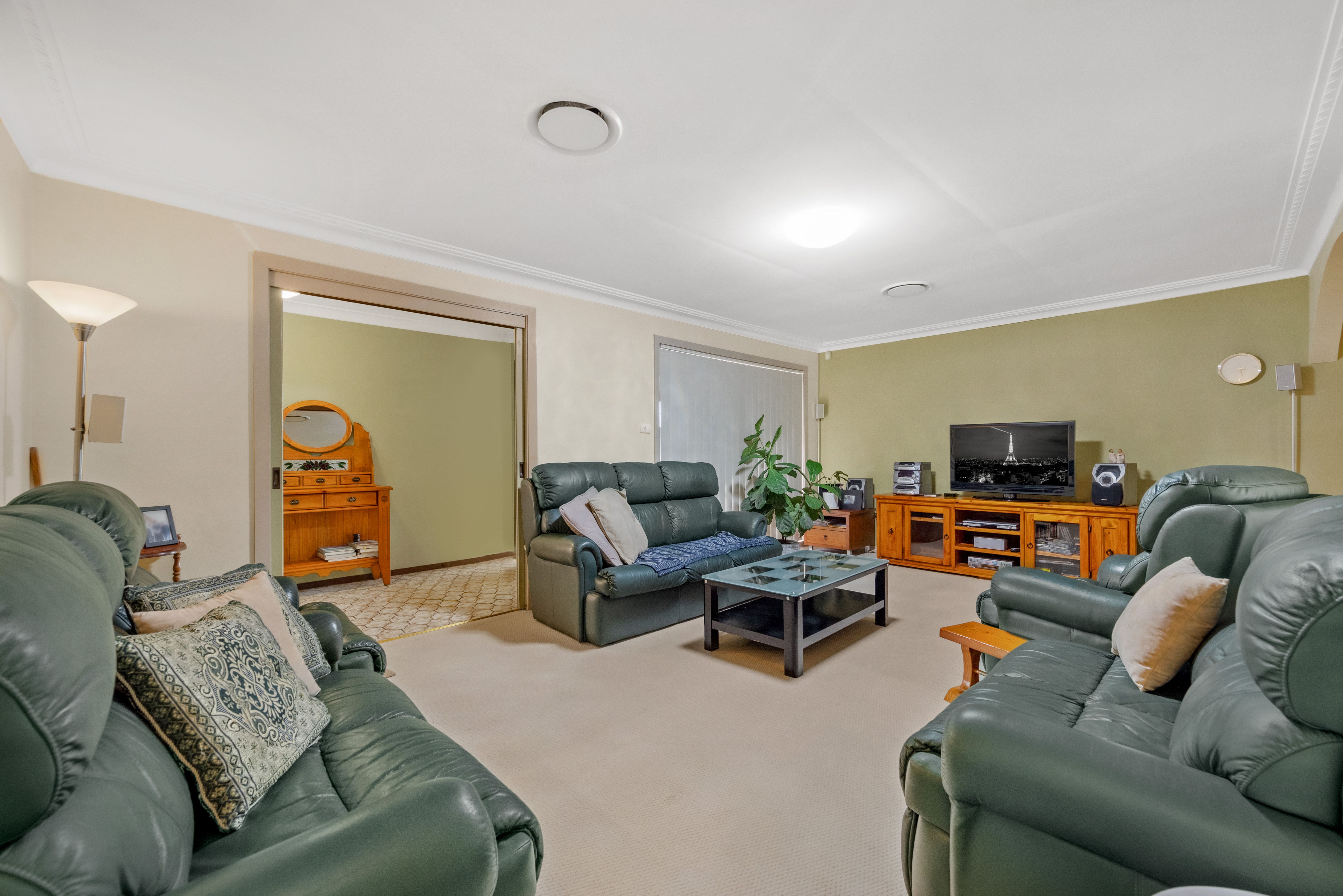1 Daru Place, Glenfield, NSW 2167