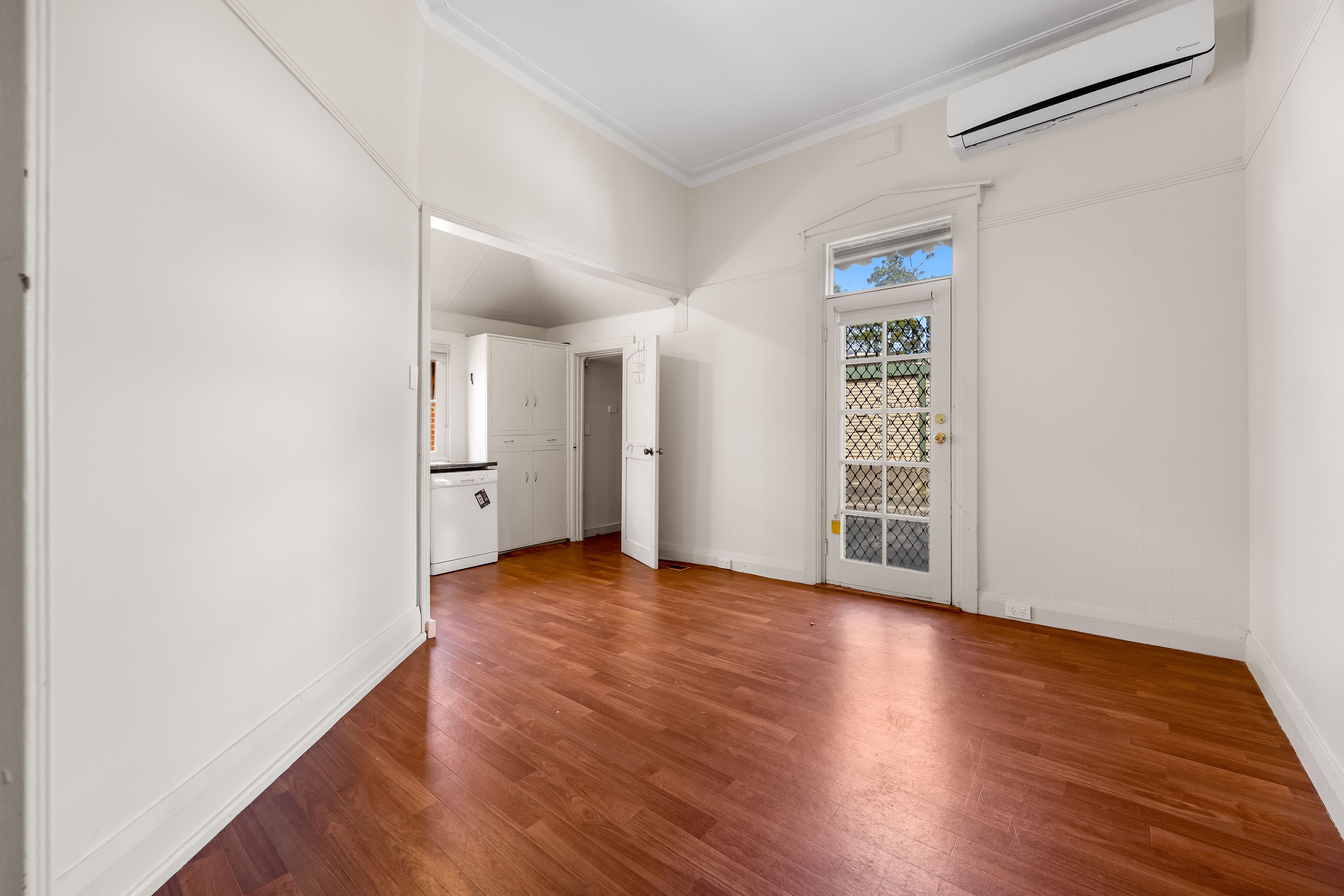 309 Macarthur Street — photo 4 of 13