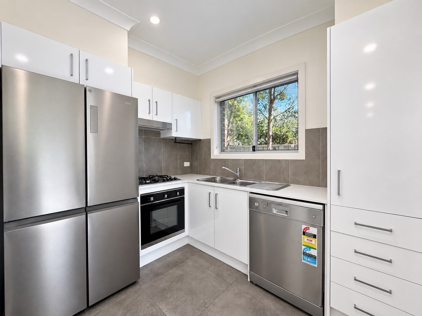 5/13 Stafford Street — photo 3 of 12