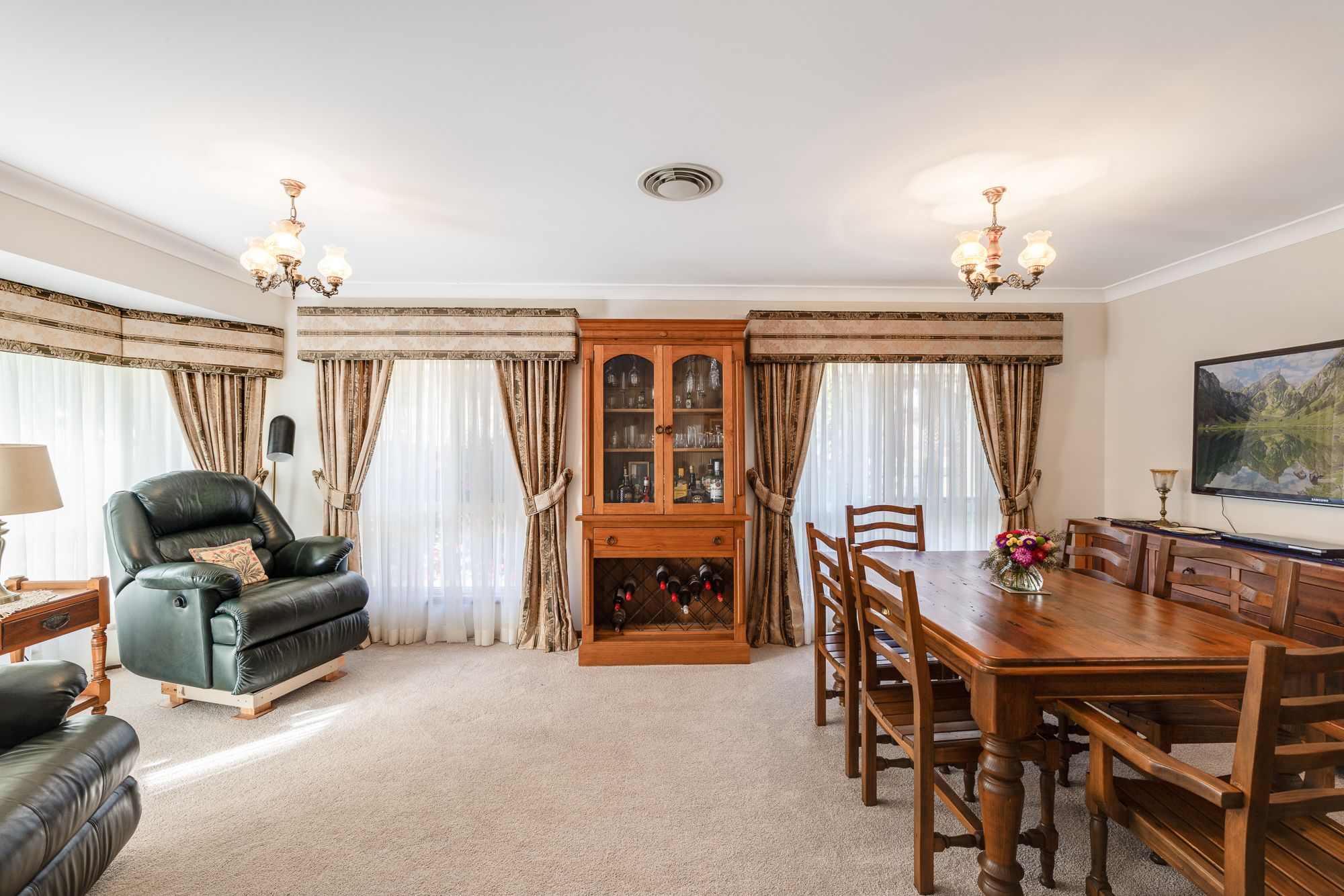 42 Lorraine Crescent — photo 8 of 22
