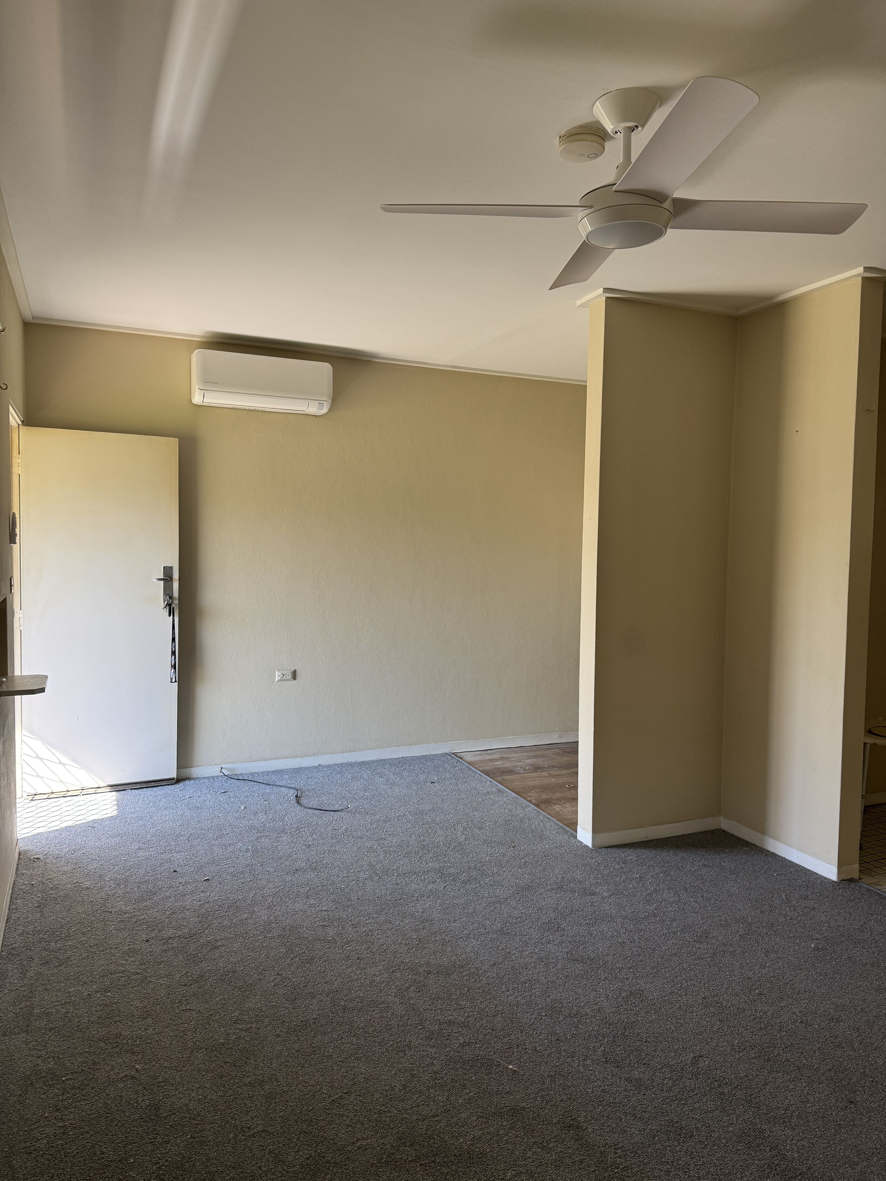 10/9-13 Russell Street — photo 3 of 5