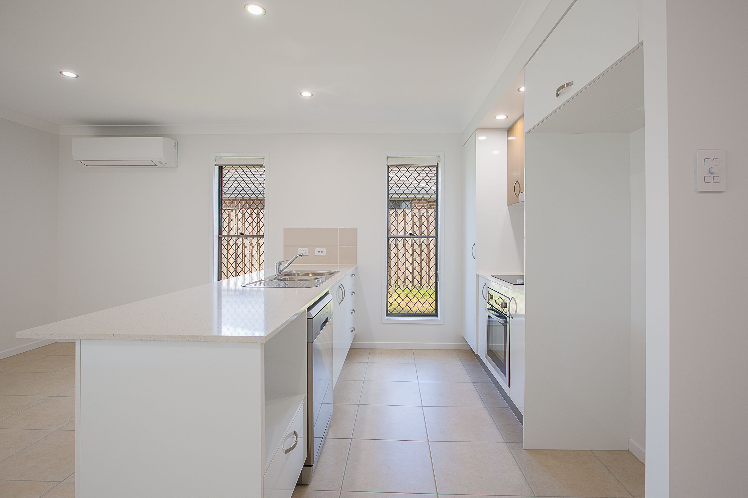 2/8 Wicker Road, Park Ridge, QLD 4125
