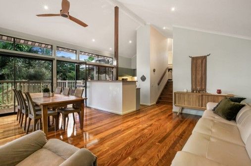 16 Camborne Place, Chapel Hill, QLD 4069