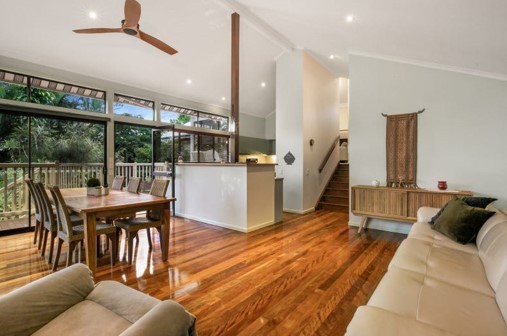 16 Camborne Place, Chapel Hill, QLD 4069