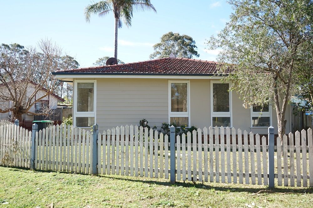 8 Elizabeth Way, Airds, NSW 2560