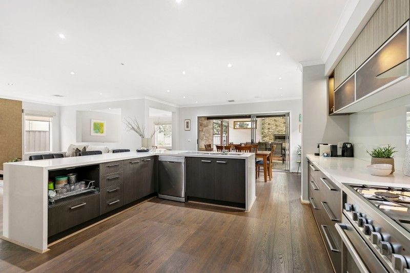 6 Napoli Circuit, Greenvale, VIC 3059