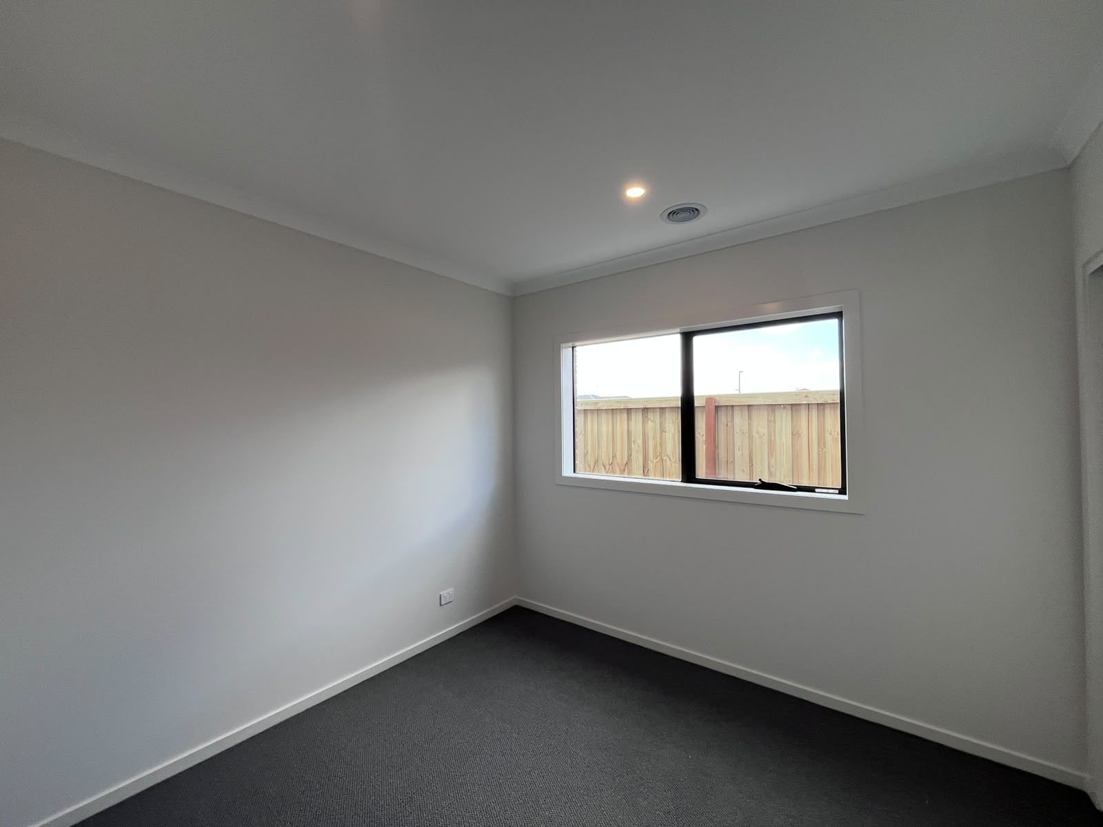 28 Farleigh Drive — photo 3 of 18