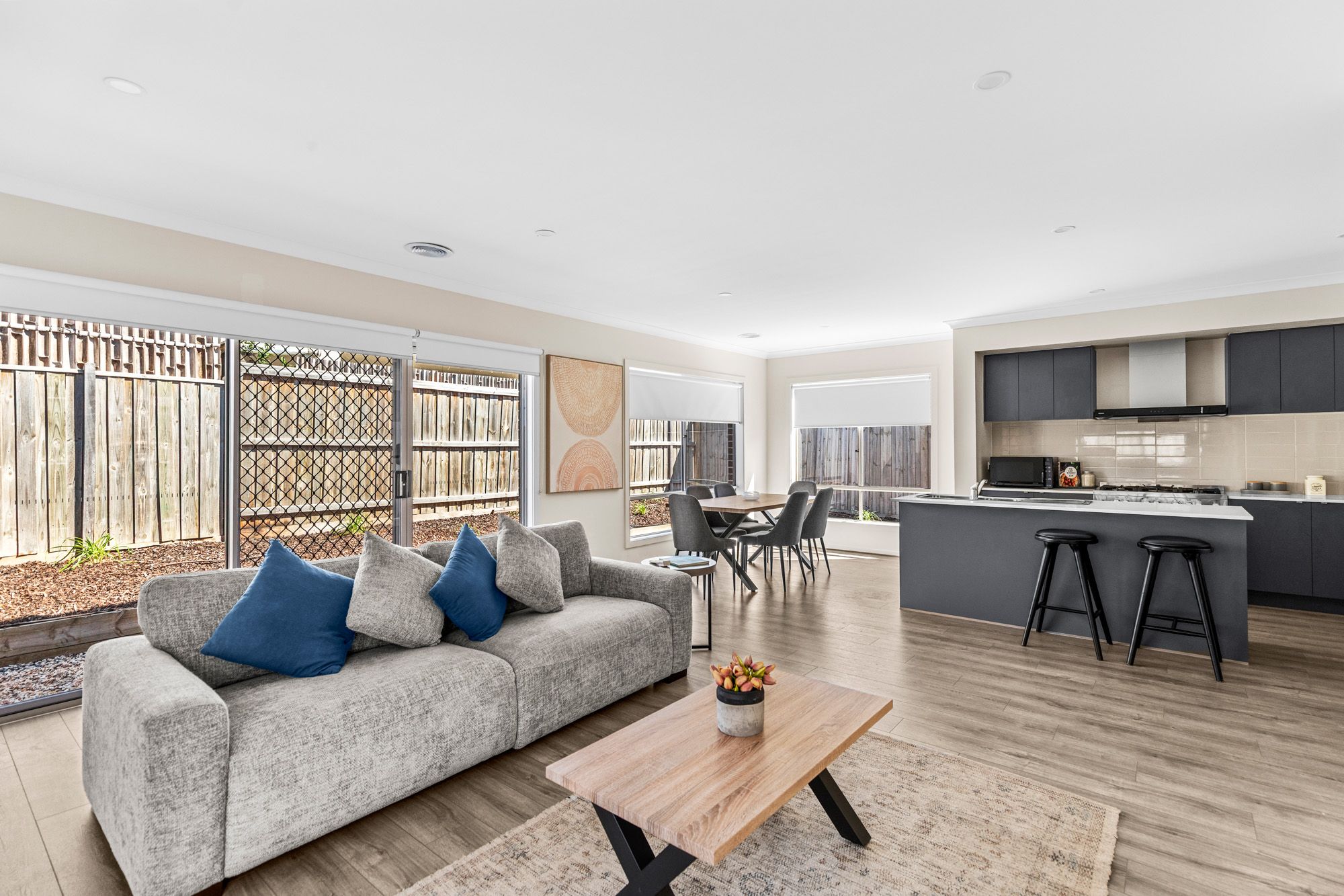12 Fitzrovia Drive — photo 4 of 15
