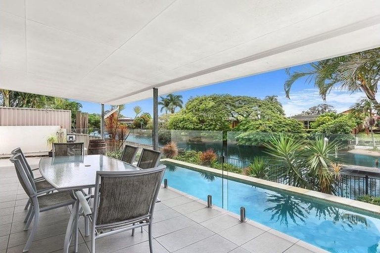 1 Pensacola Court, Broadbeach Waters, QLD 4218