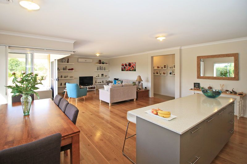 28 Caroline Chisholm Drive, Kyneton, VIC 3444