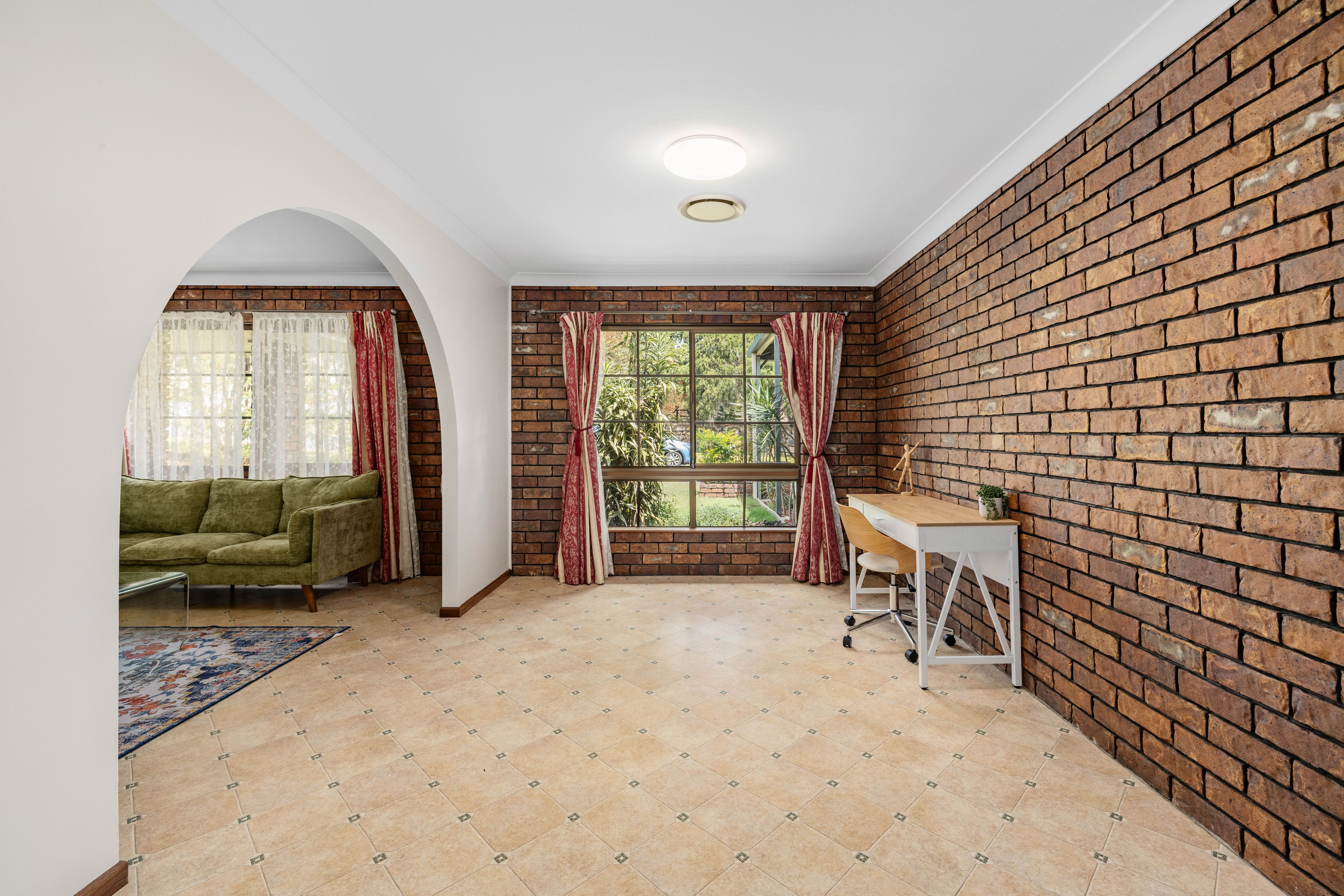 2 Kushka Street — photo 6 of 19