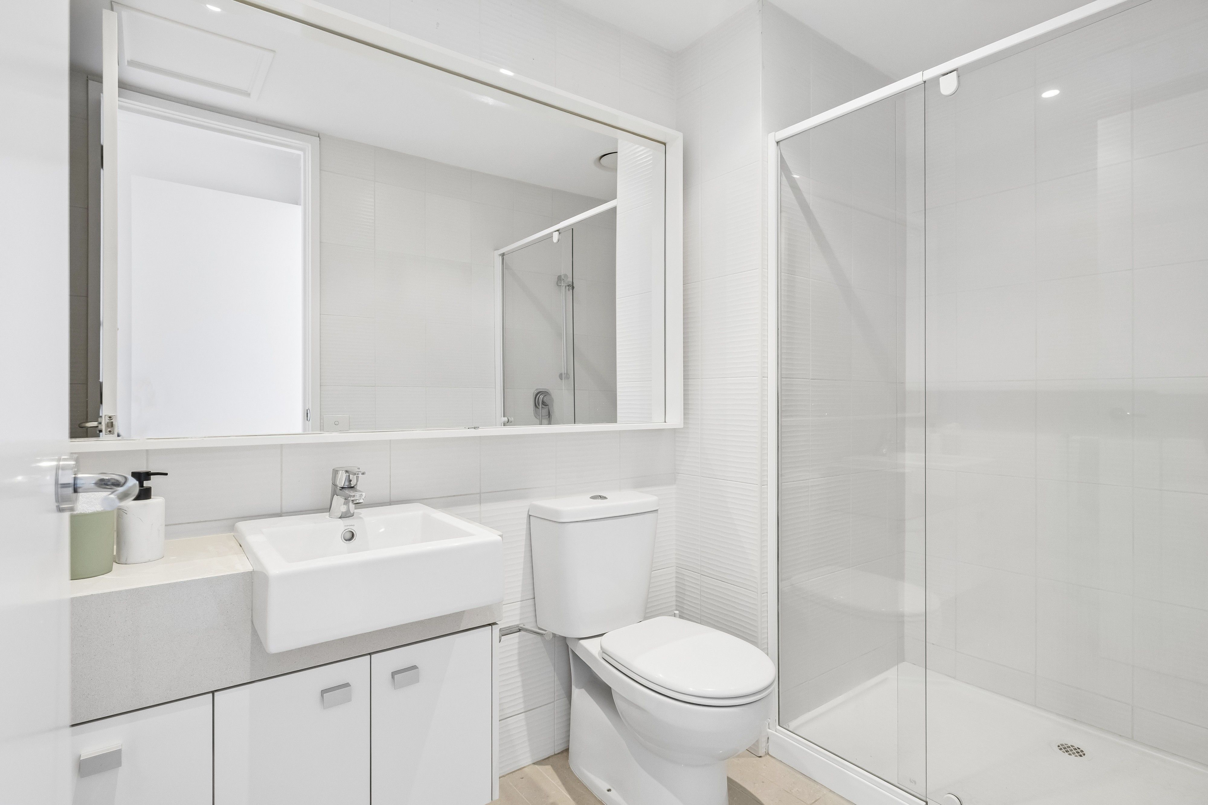 2210/63 Whiteman Street — photo 11 of 20