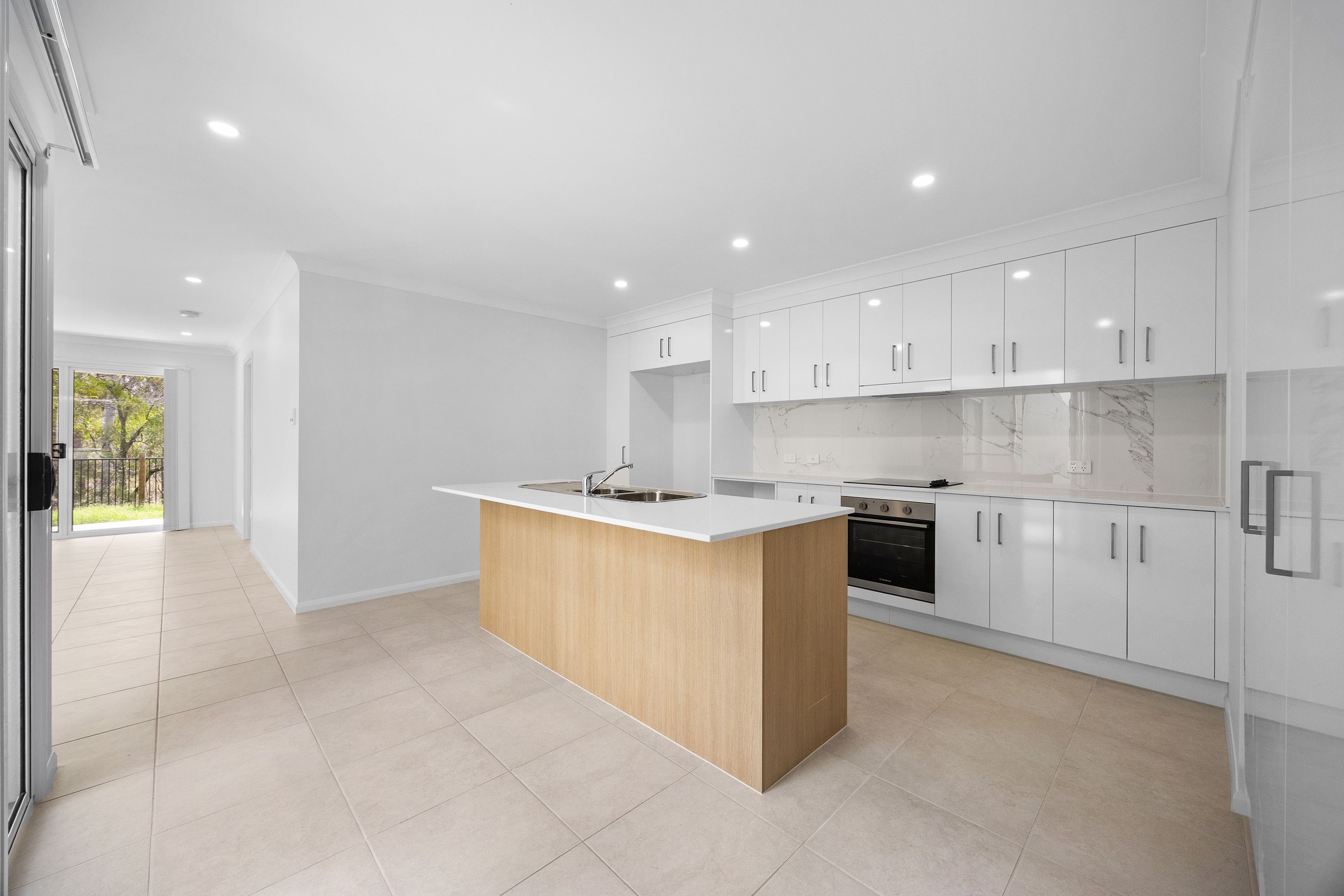 37 Aurora Road — photo 3 of 11