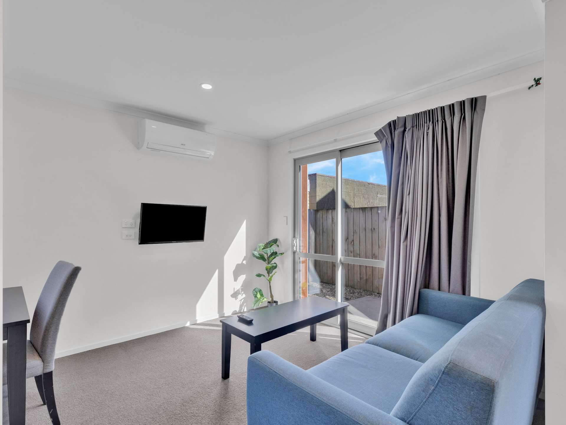 1/113 Knighton Road photo 1