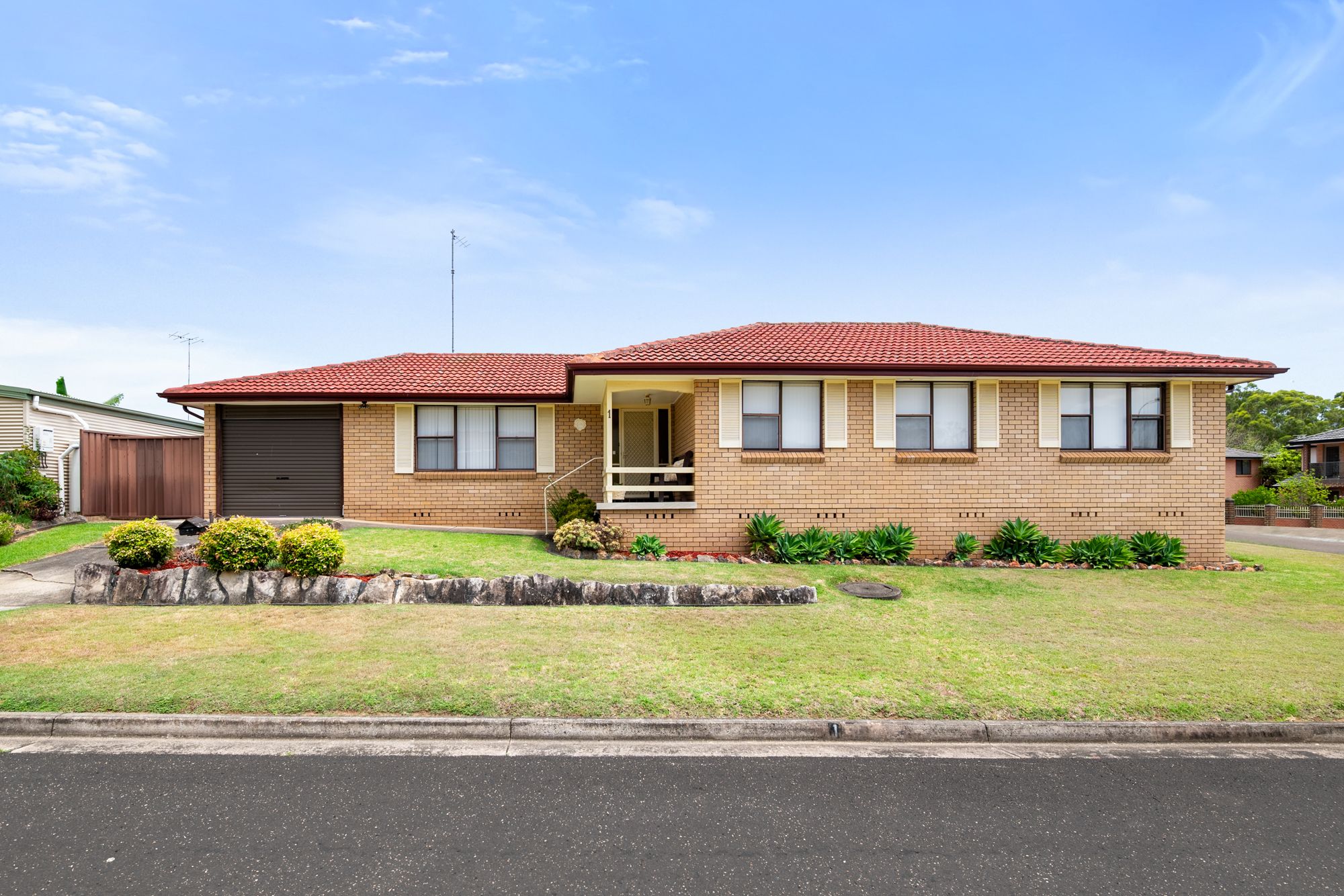 1 Myles Place, Minto NSW 2566