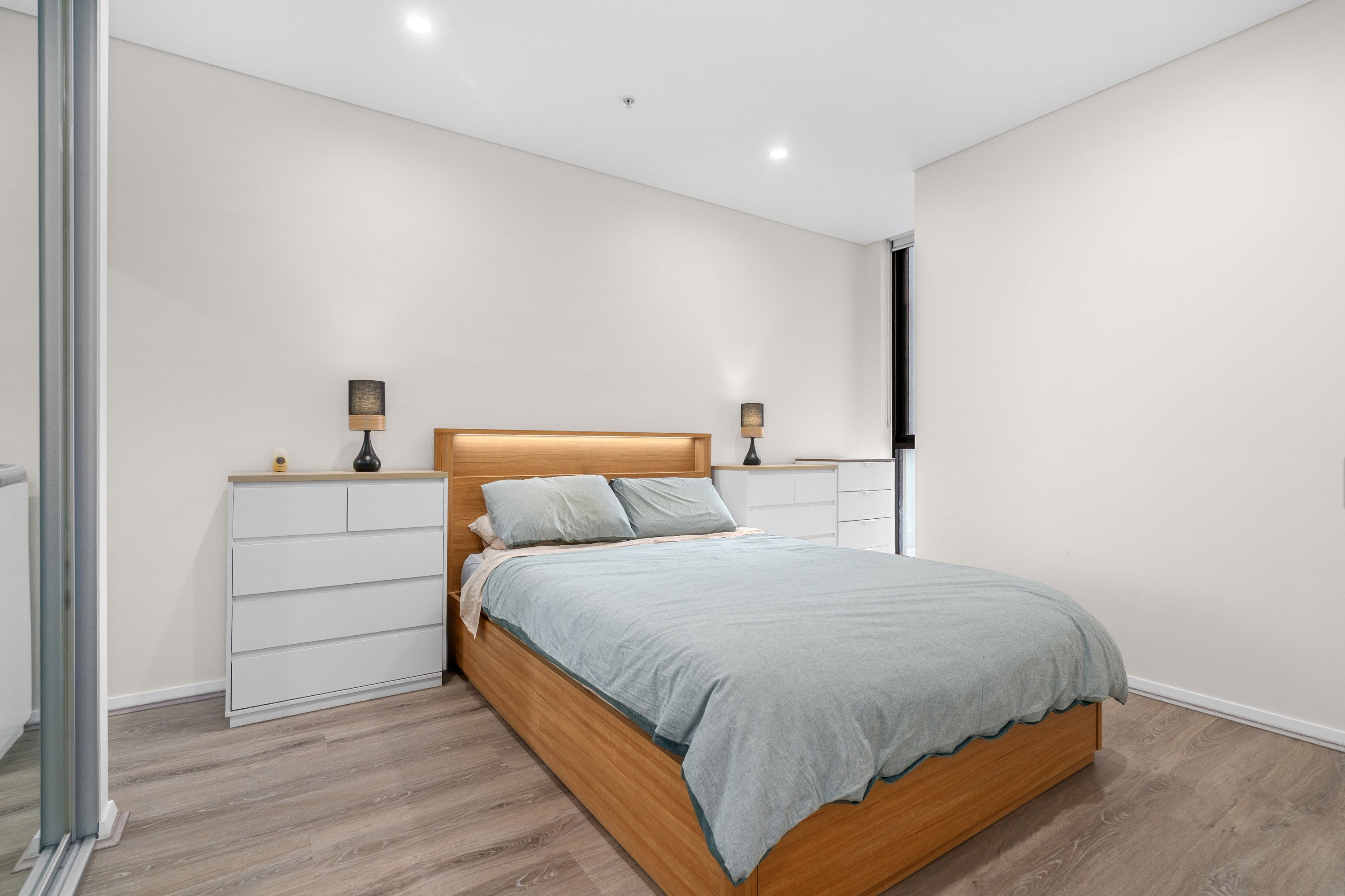 G02/12 Woniora Road — photo 3 of 10