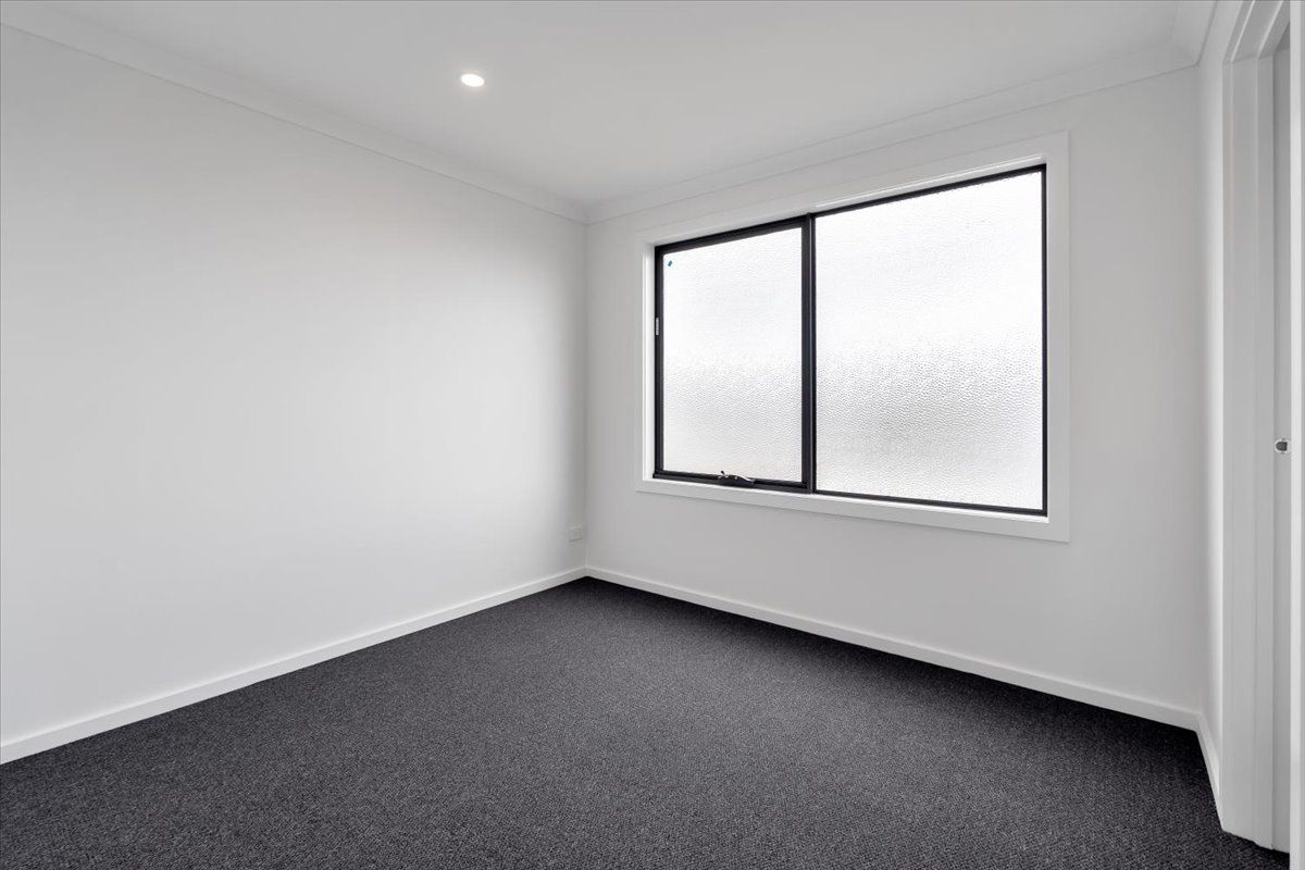 13 Cresthaven Road — photo 6 of 10