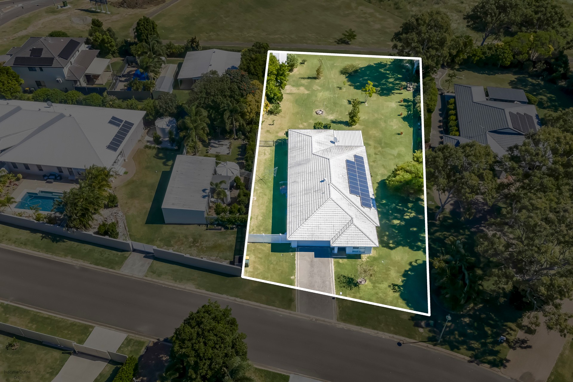 3 Raewood Close, Coral Cove, QLD 4670