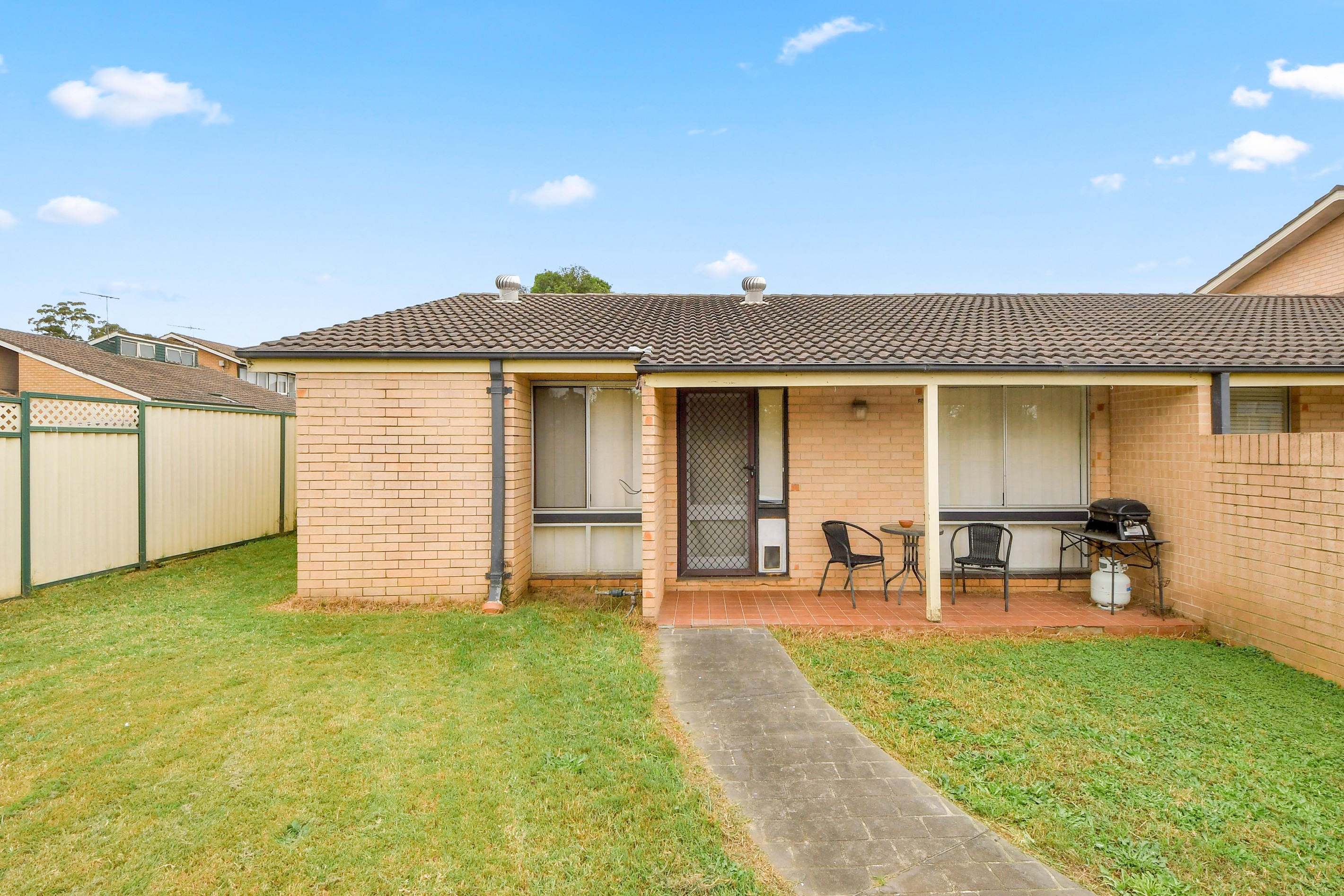 1/4 Cumberland Road, Ingleburn, NSW 2565