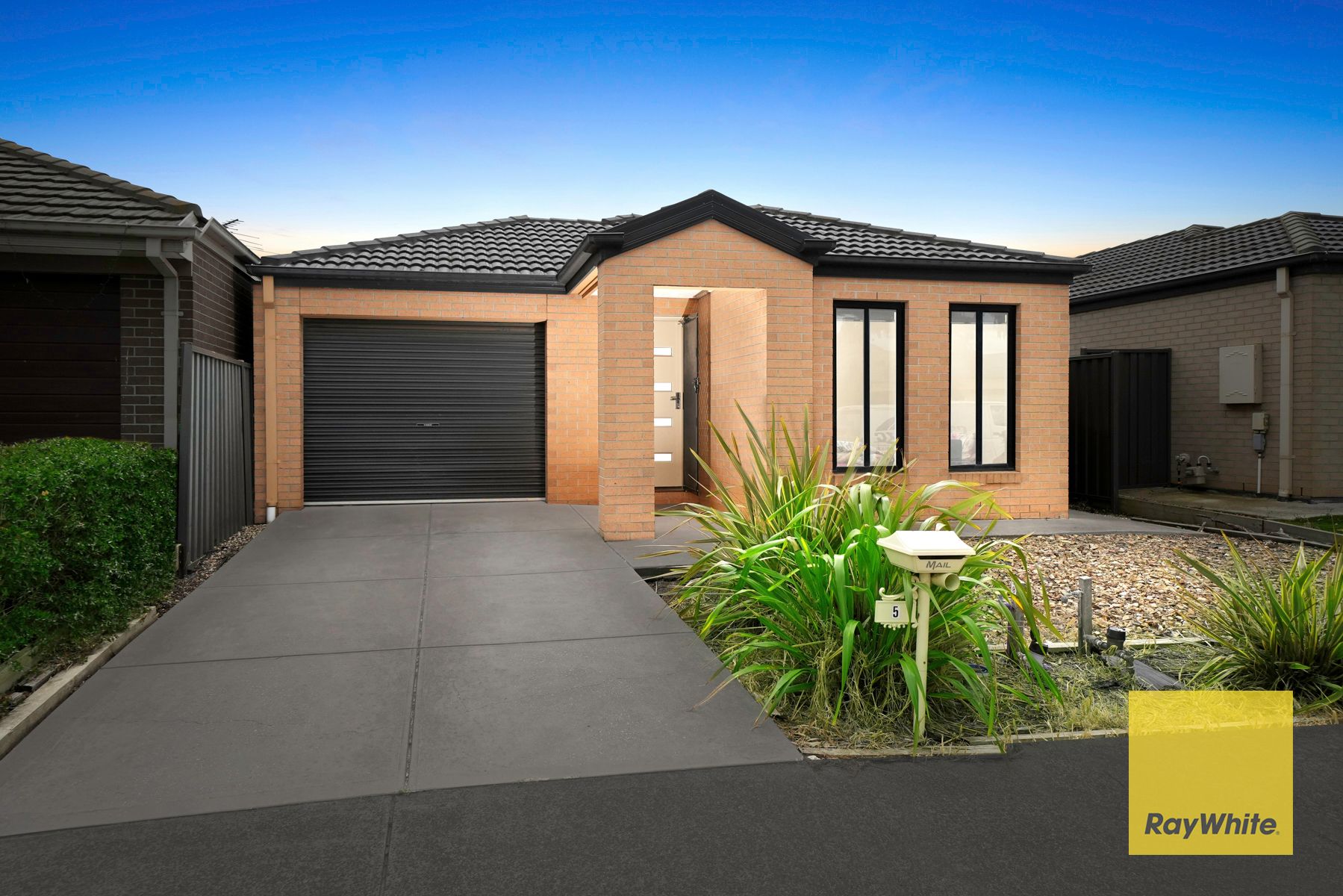 5 Hawkstone Road, MANOR LAKES, VIC 3024