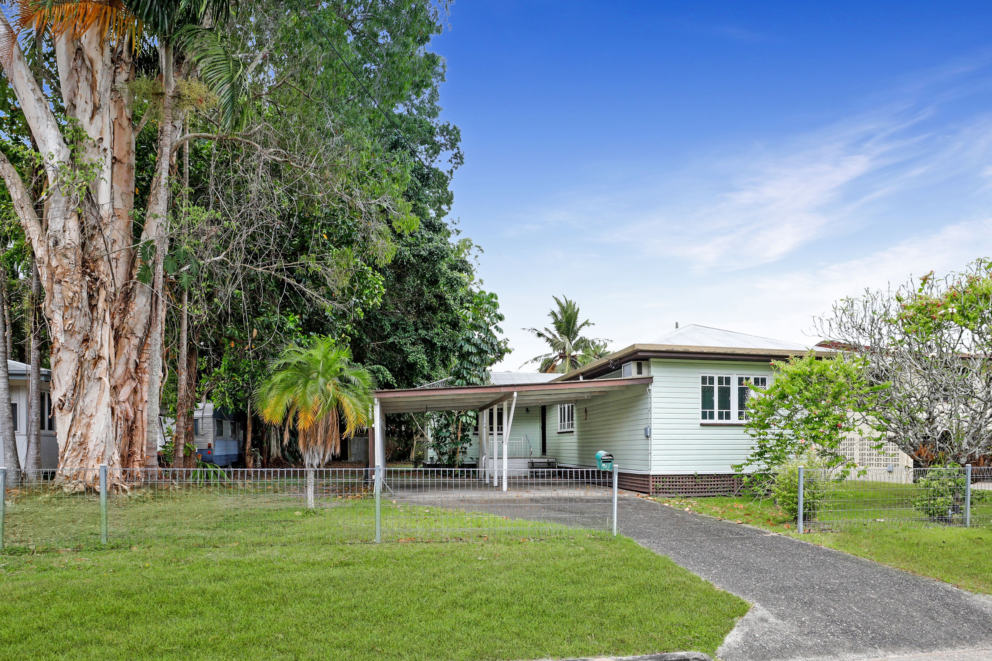 122 Upper Richardson Street, Whitfield, QLD 4870