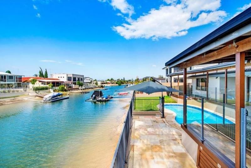 33 Poinciana Boulevard, Broadbeach Waters, QLD 4218