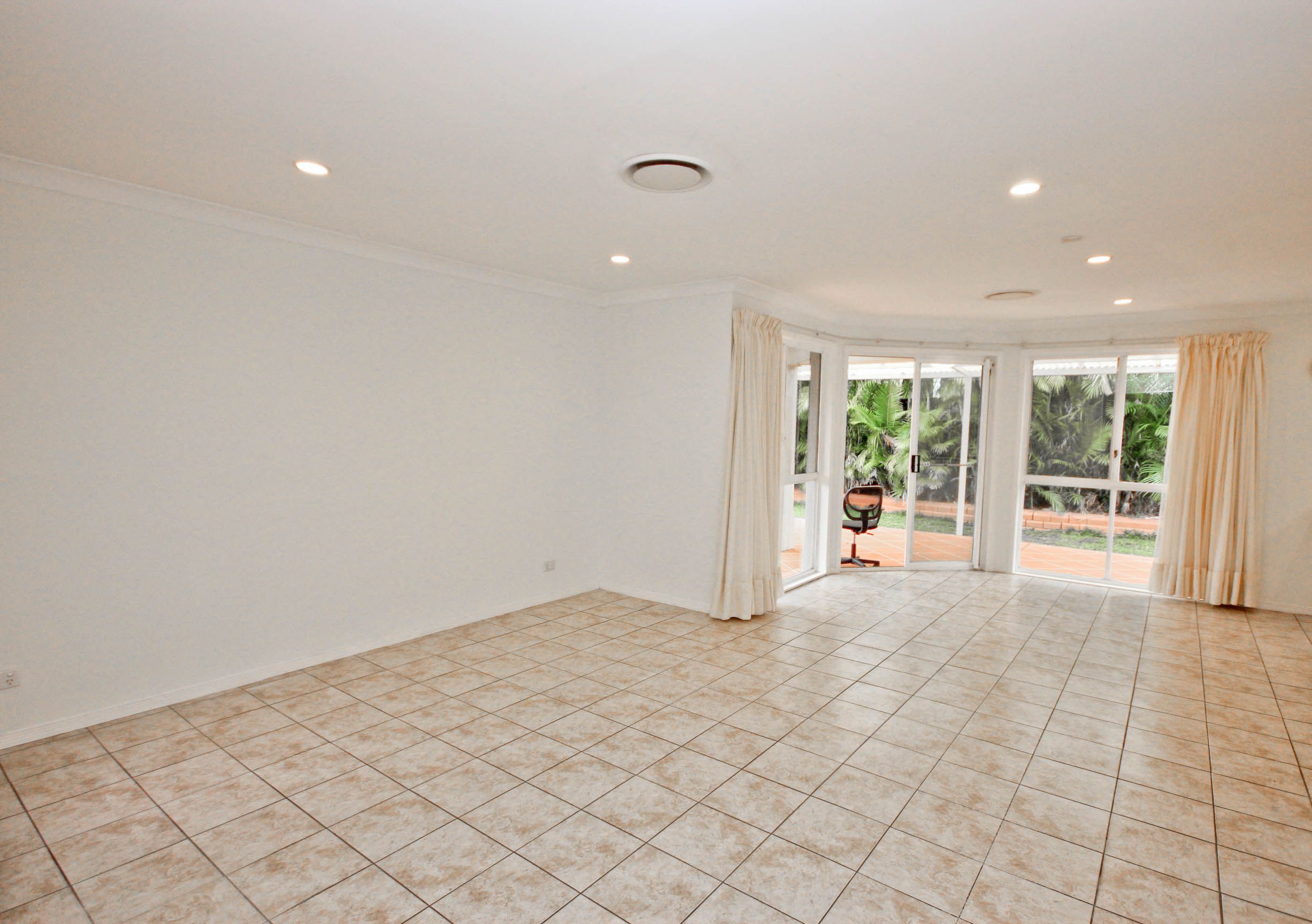 30 Tuggerah Close, Robina, QLD 4226