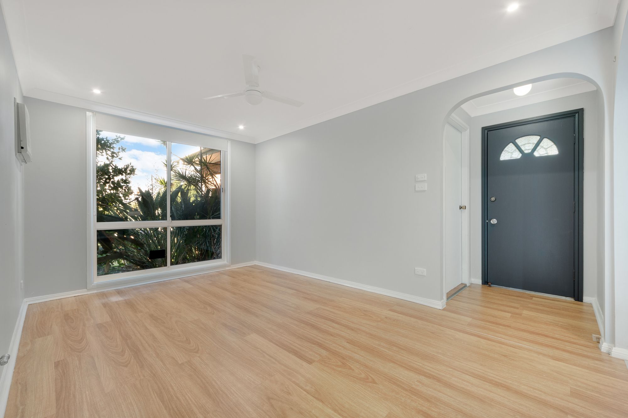 1/8 Vernon Close, Rosemeadow, NSW 2560