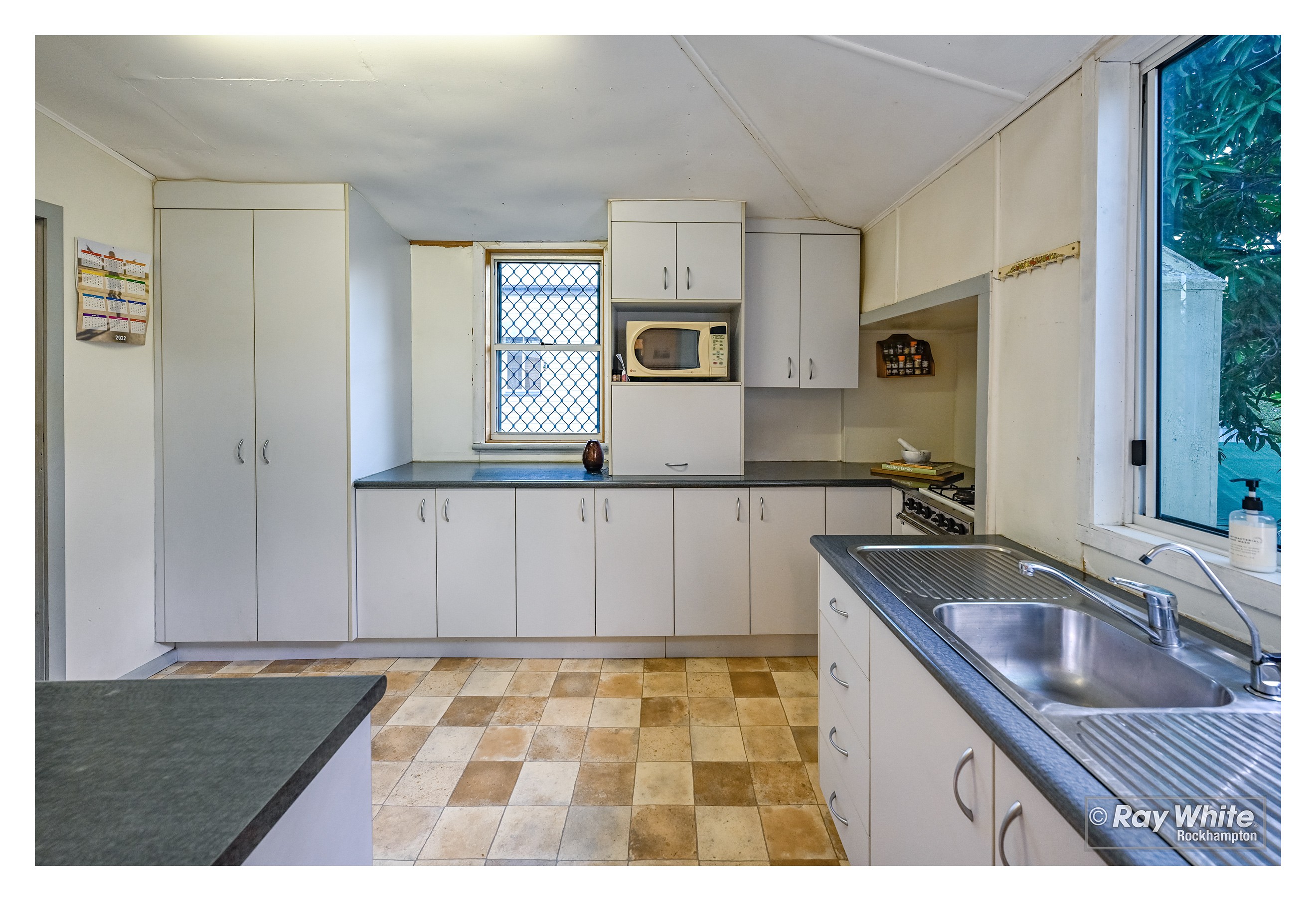 139 Lakes Creek Road, Berserker, QLD 4701