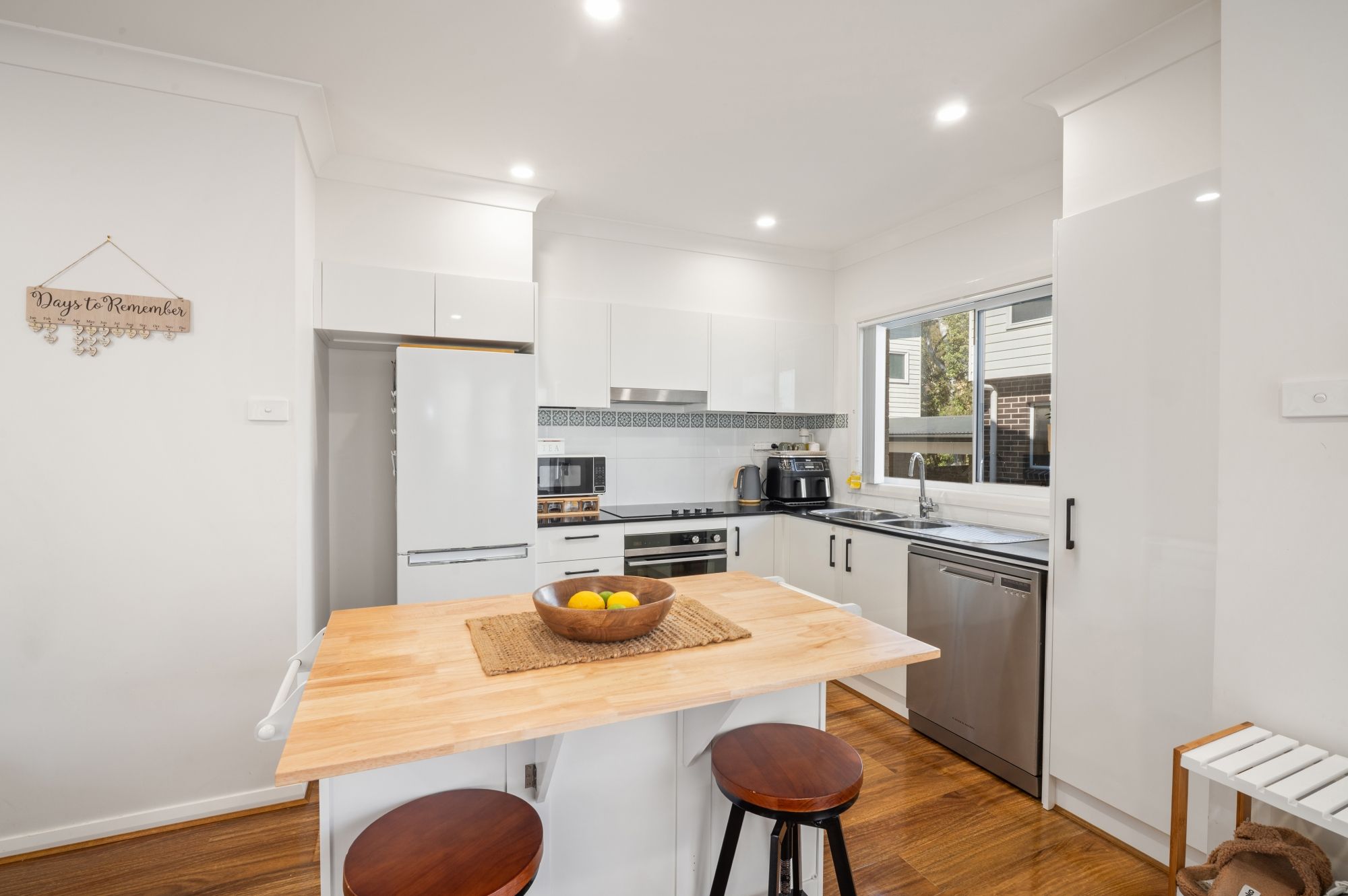 2/212 Warners Bay Road, Mount Hutton, NSW 2290