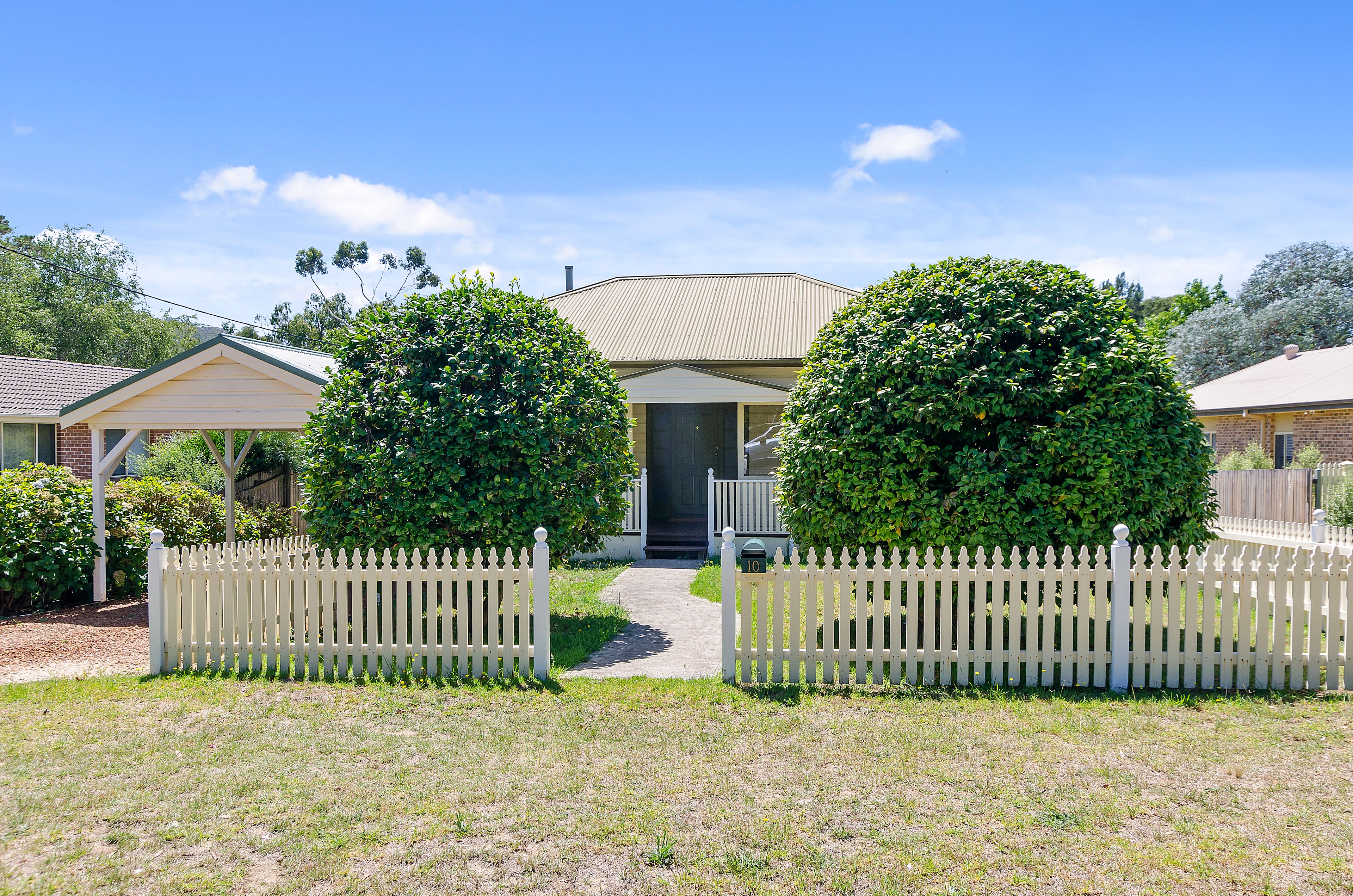 10 Henderson Avenue