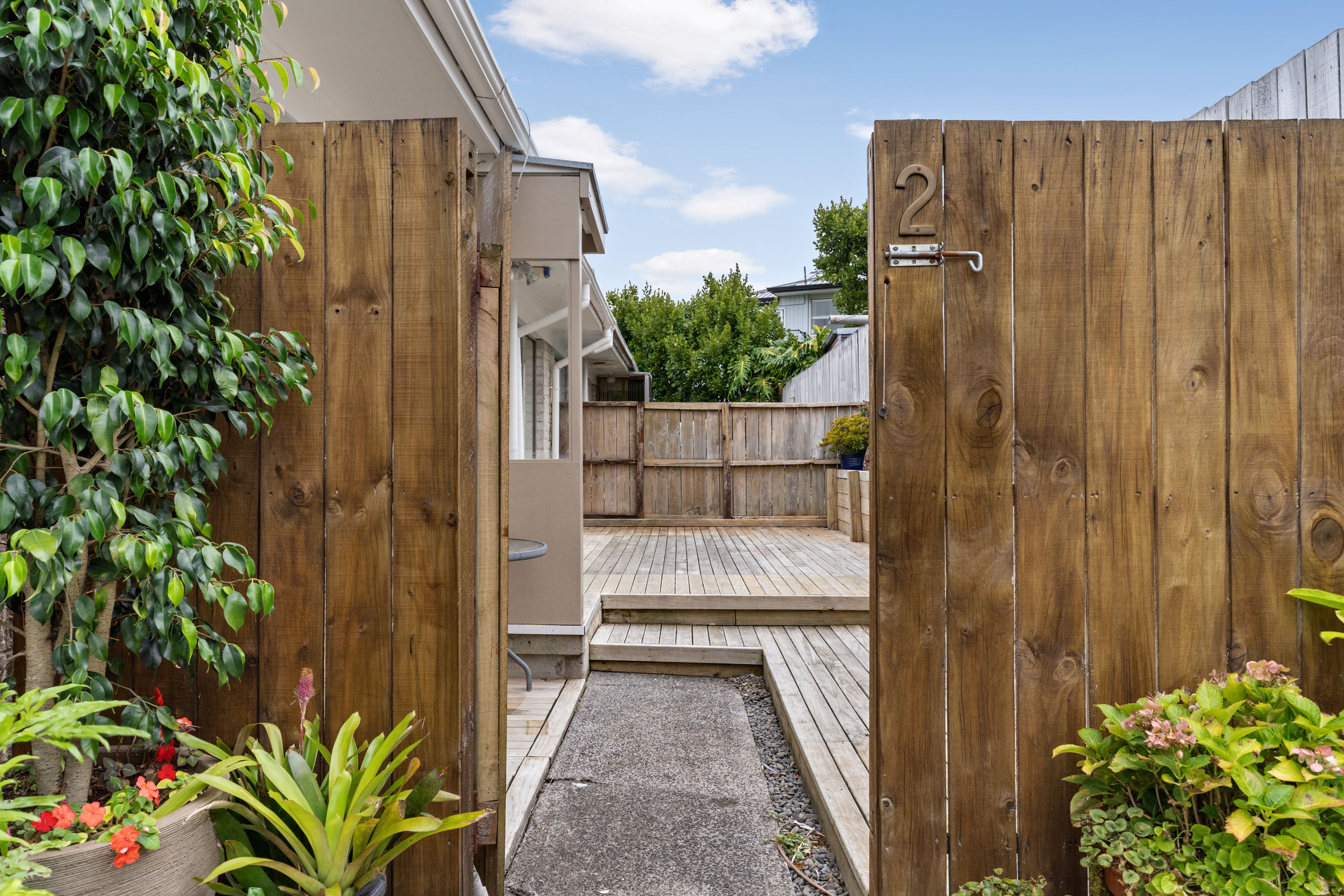 2/1 Flagstaff Place, Massey, Waitakere City