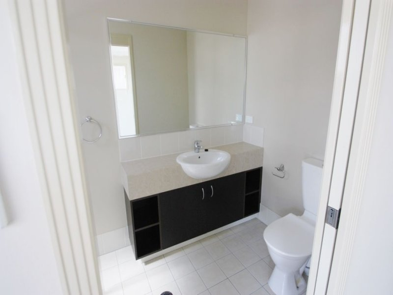 4/19 Gumtree Crescent, Upper Coomera, QLD 4209 - Leased Townhouse - Ray ...