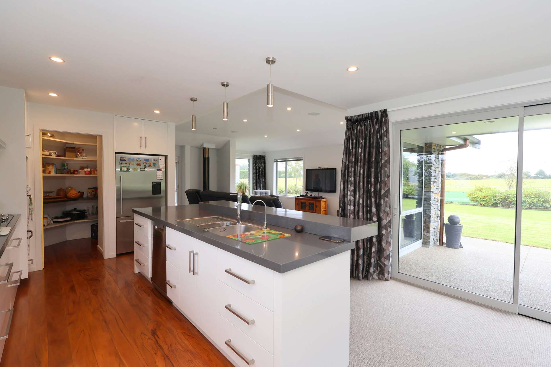 135 Millwood Glen photo 8