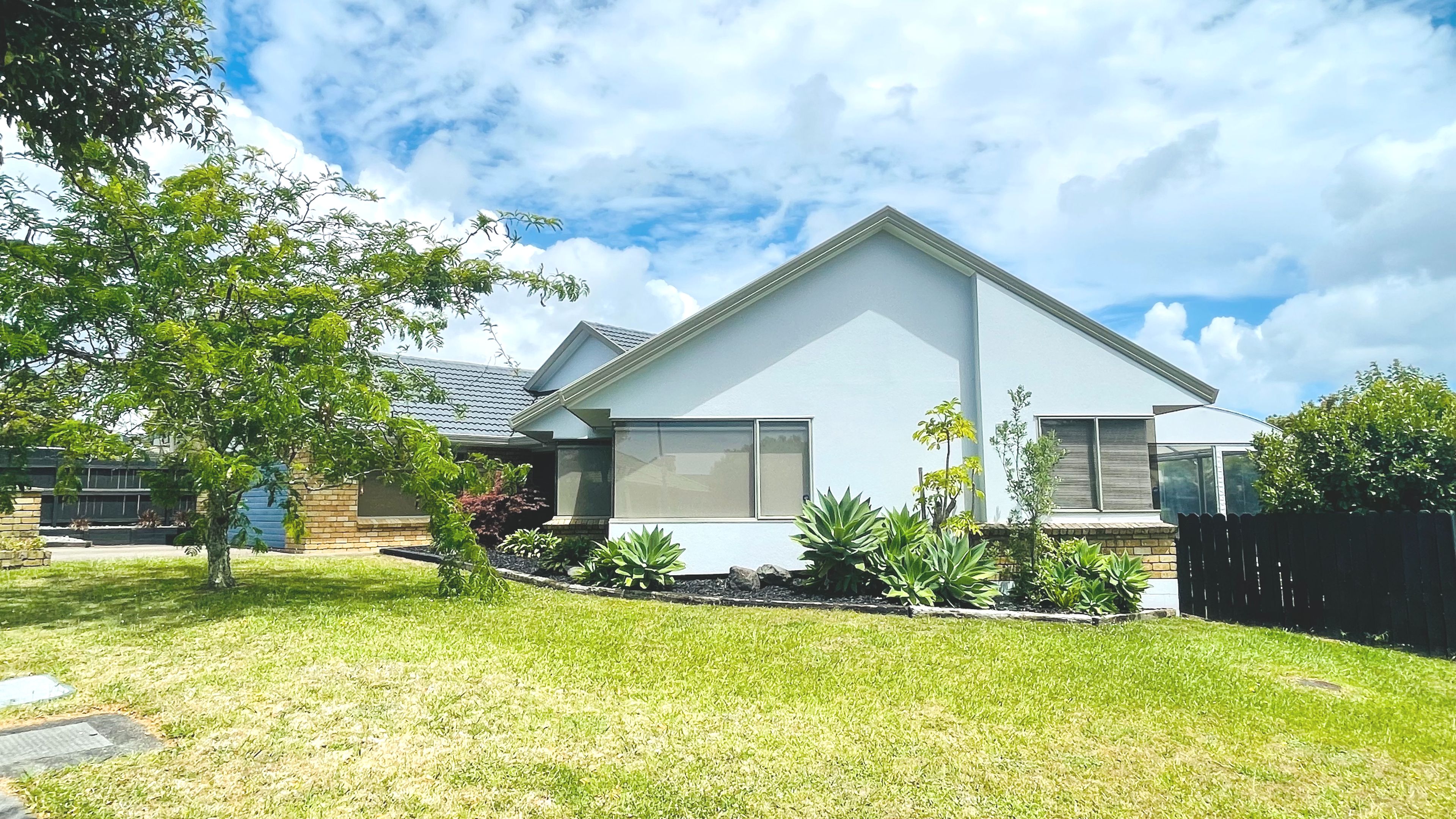 22 Mattherhorn Crescent, Northpark, Manukau City