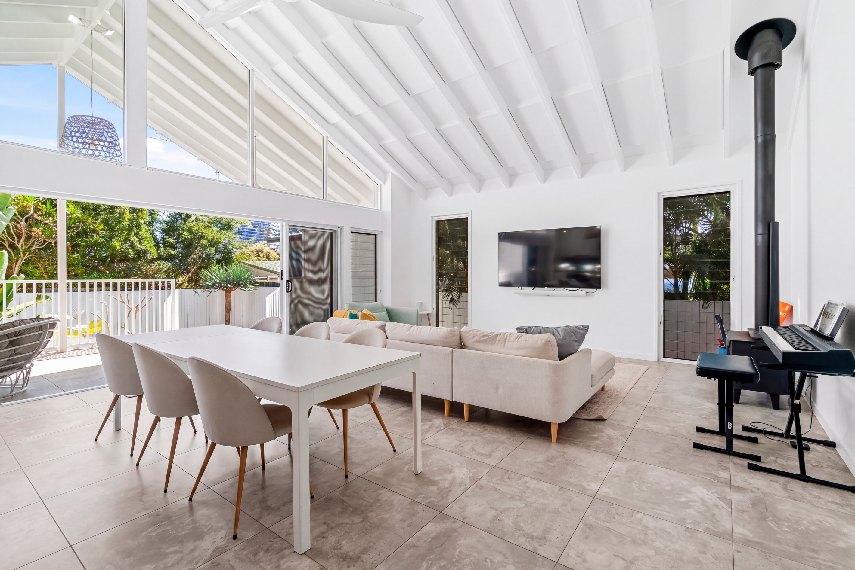 35 Fourth Avenue, Palm Beach, QLD 4221