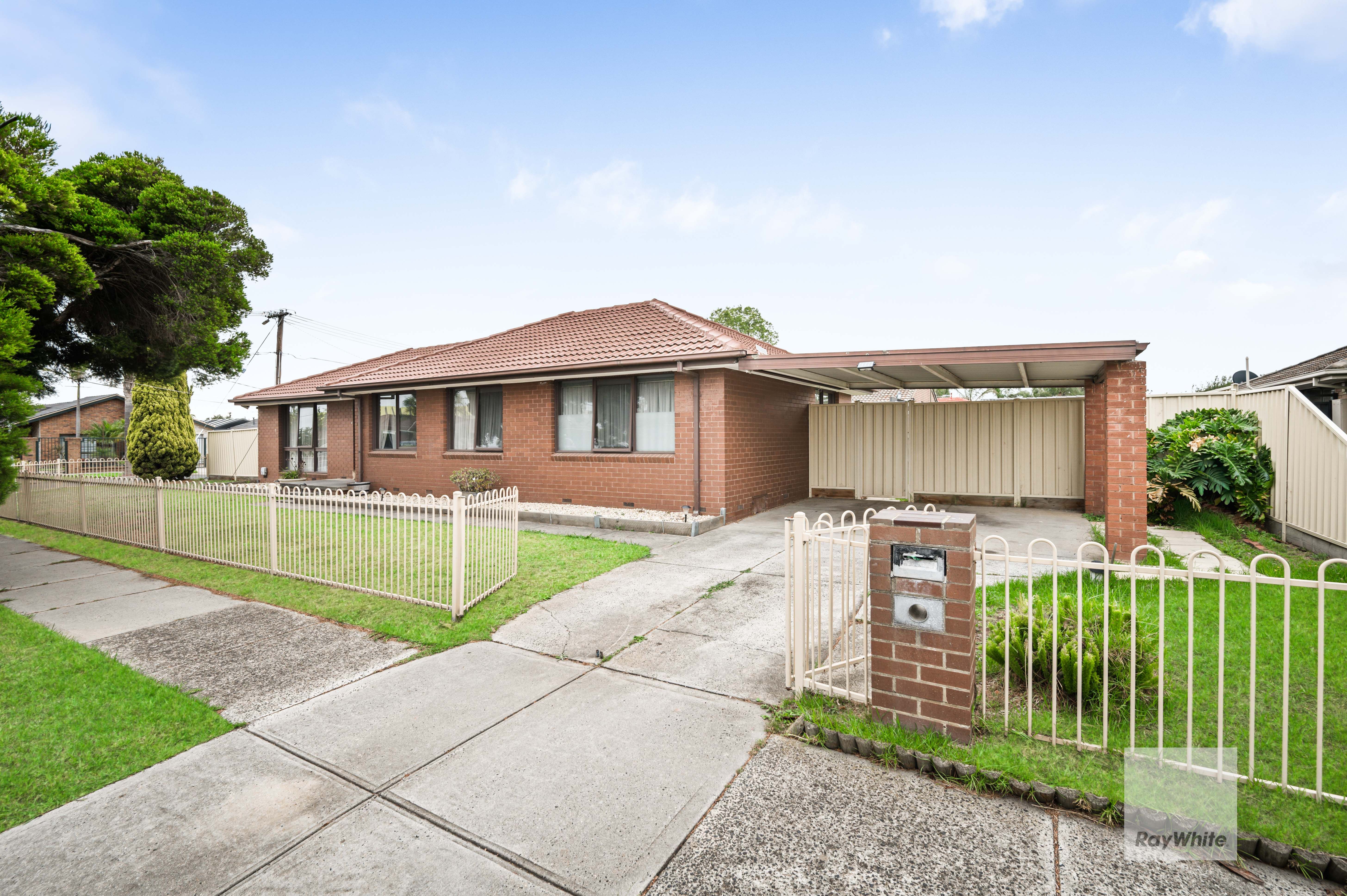 37 Trentham Drive, Gladstone Park VIC 3043